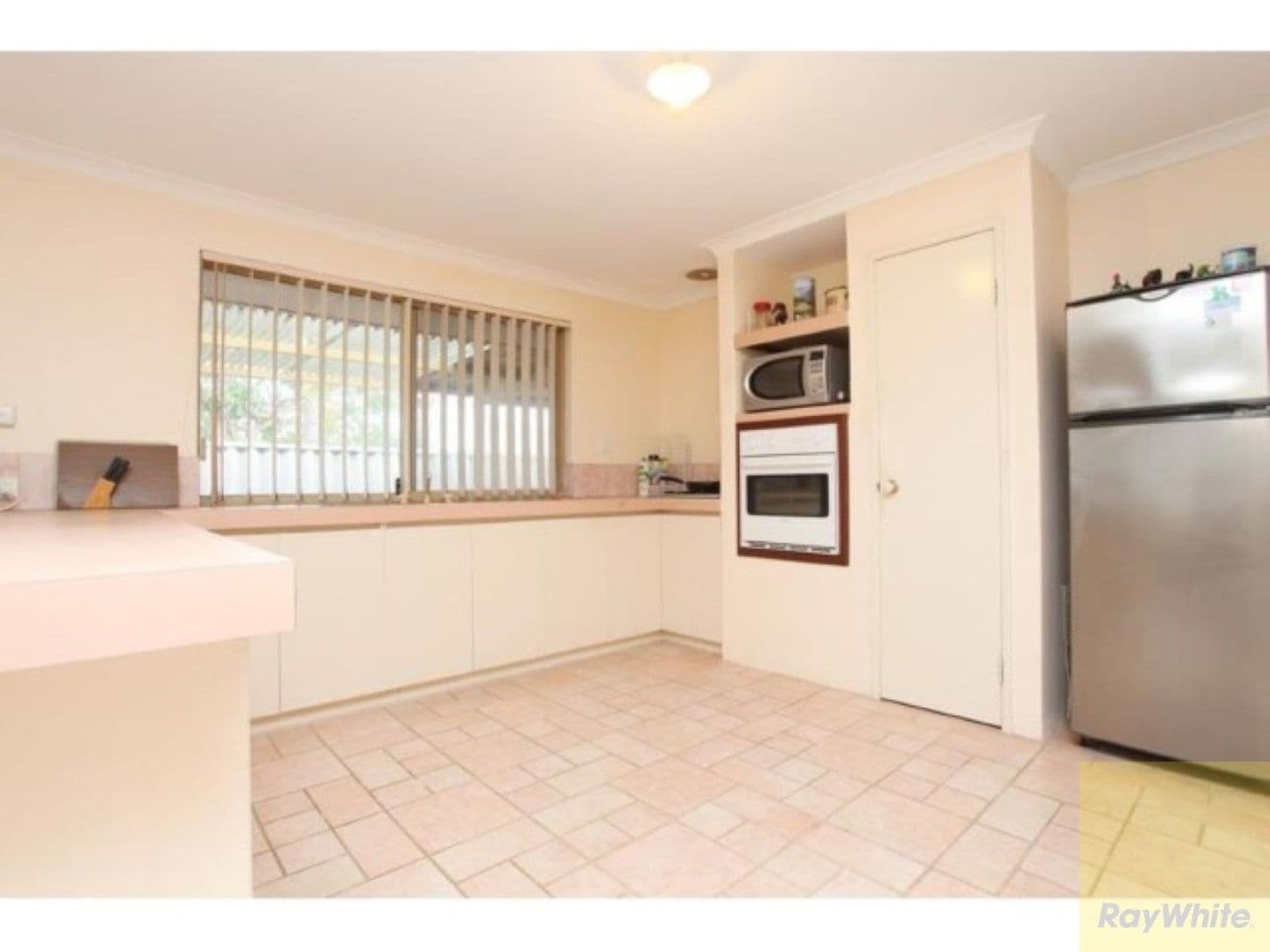 19 Sennet Lane, Warnbro WA 6169, Warnbro - Thumbnail 3