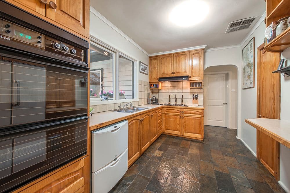 66 Russell Crescent, DONCASTER EAST VIC 3109, Doncaster East - Thumbnail 6