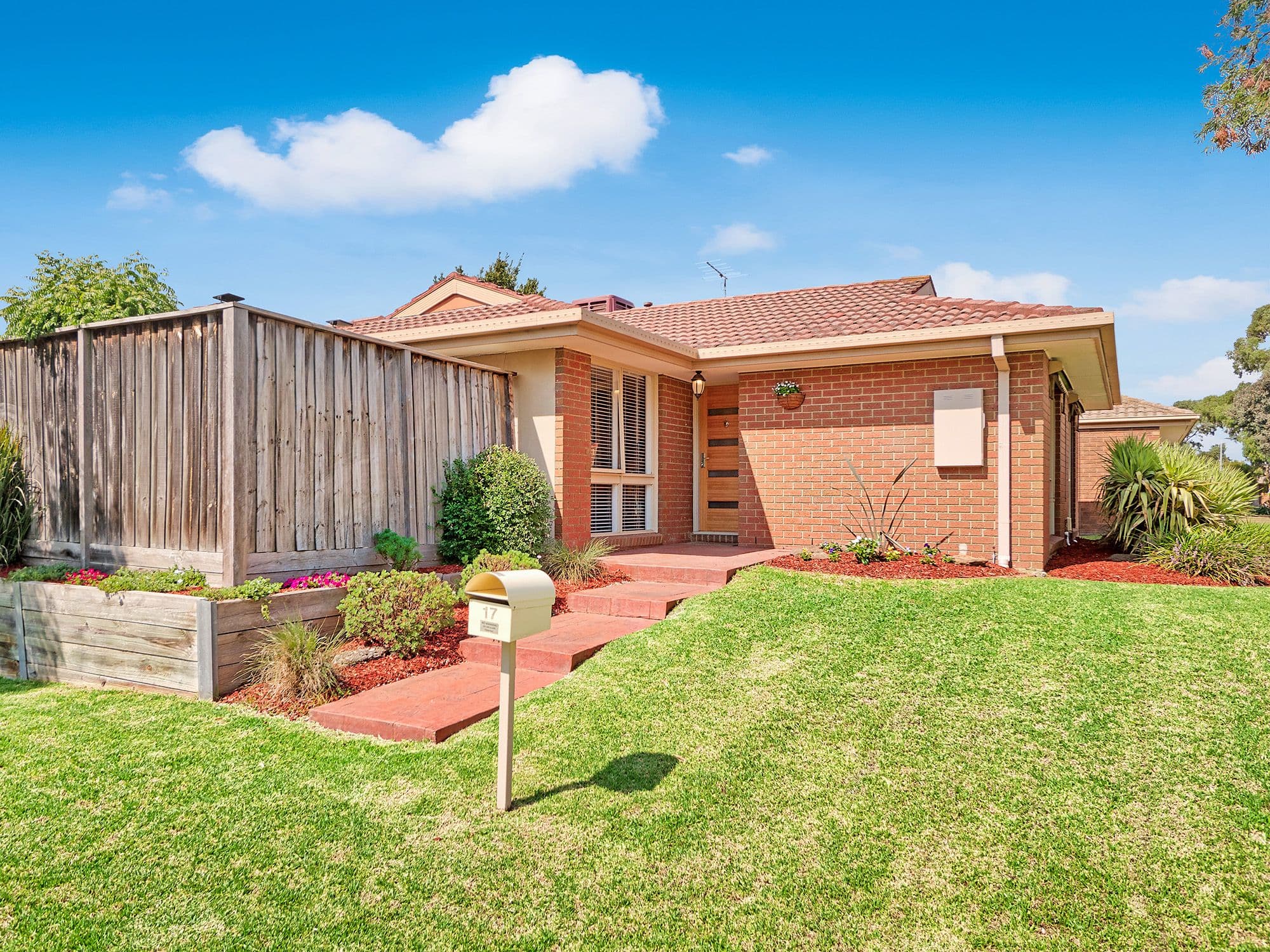 17 Heywood Crescent, Cranbourne North VIC 3977, Cranbourne North - Thumbnail 2