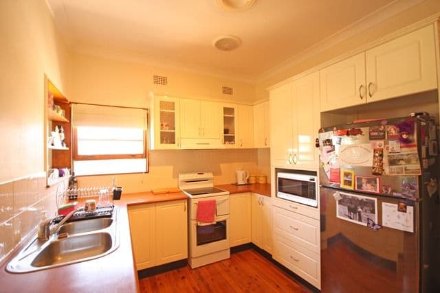 7 Bundarra Road, CAMPBELLTOWN NSW 2560, Campbelltown - Thumbnail 2