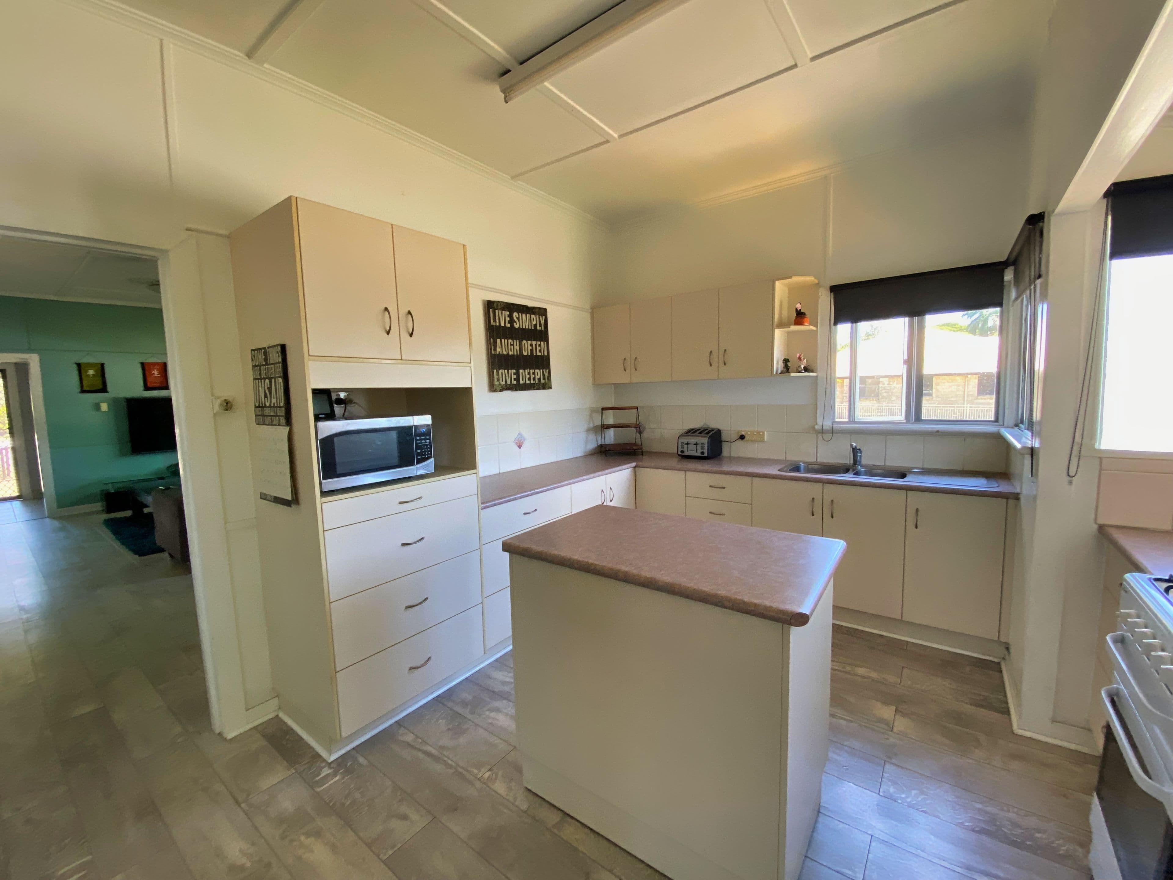 16 Brandon Street, Sarina QLD 4737, Sarina - Thumbnail 4