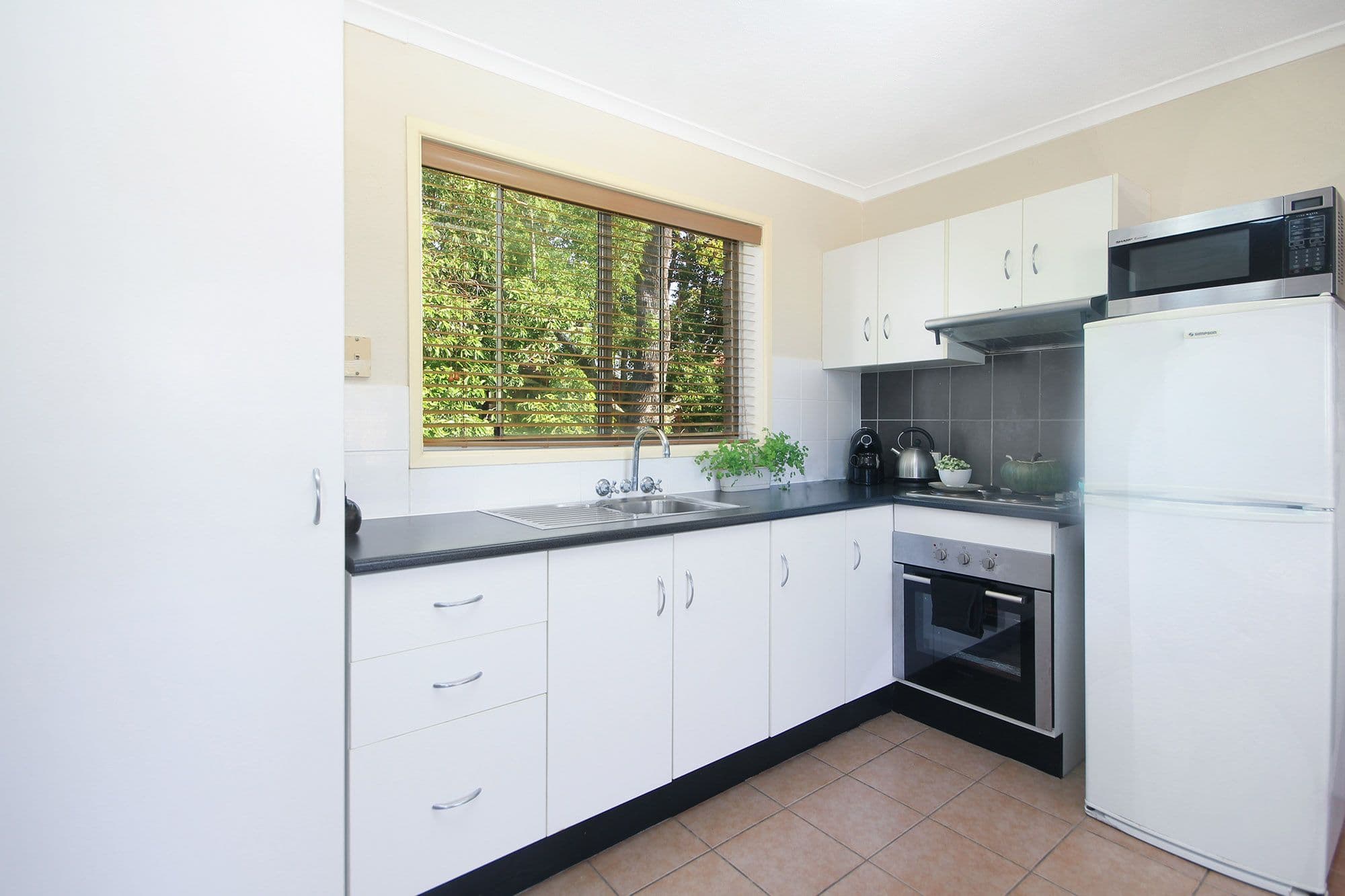 164 Frank Street, Labrador QLD 4215, Labrador - Thumbnail 3