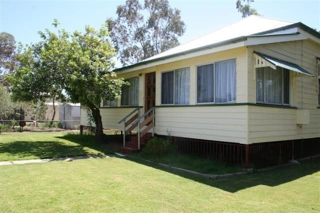 4 Hawthorne Street, ROMA QLD 4455, Roma - Thumbnail 3