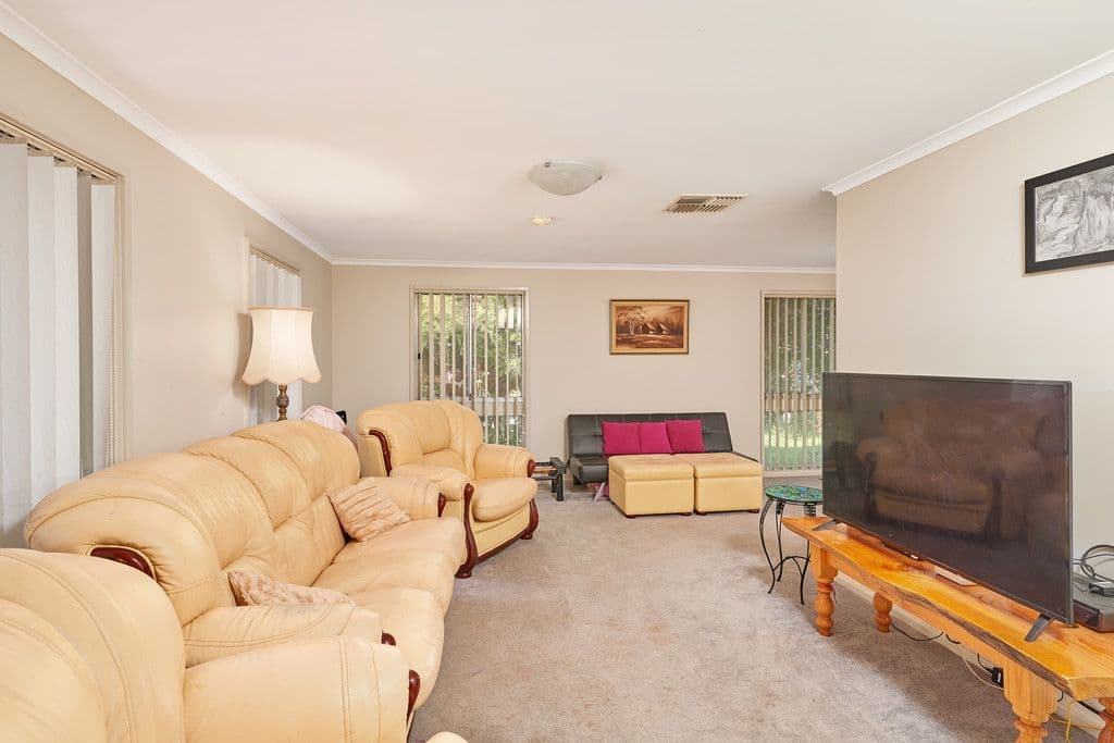 18 Grace Avenue, Lake Albert NSW 2650, Lake Albert - Thumbnail 3