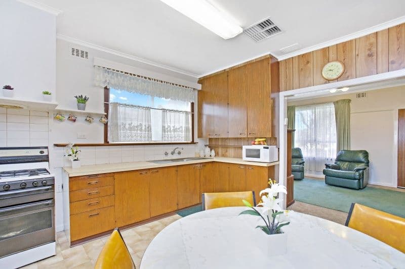 40 Perkins Avenue, BELLFIELD VIC 3081, Bellfield - Thumbnail 4
