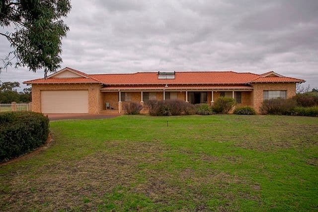 62 Oakover, MIDDLE SWAN WA 6056, Middle Swan - Image 1