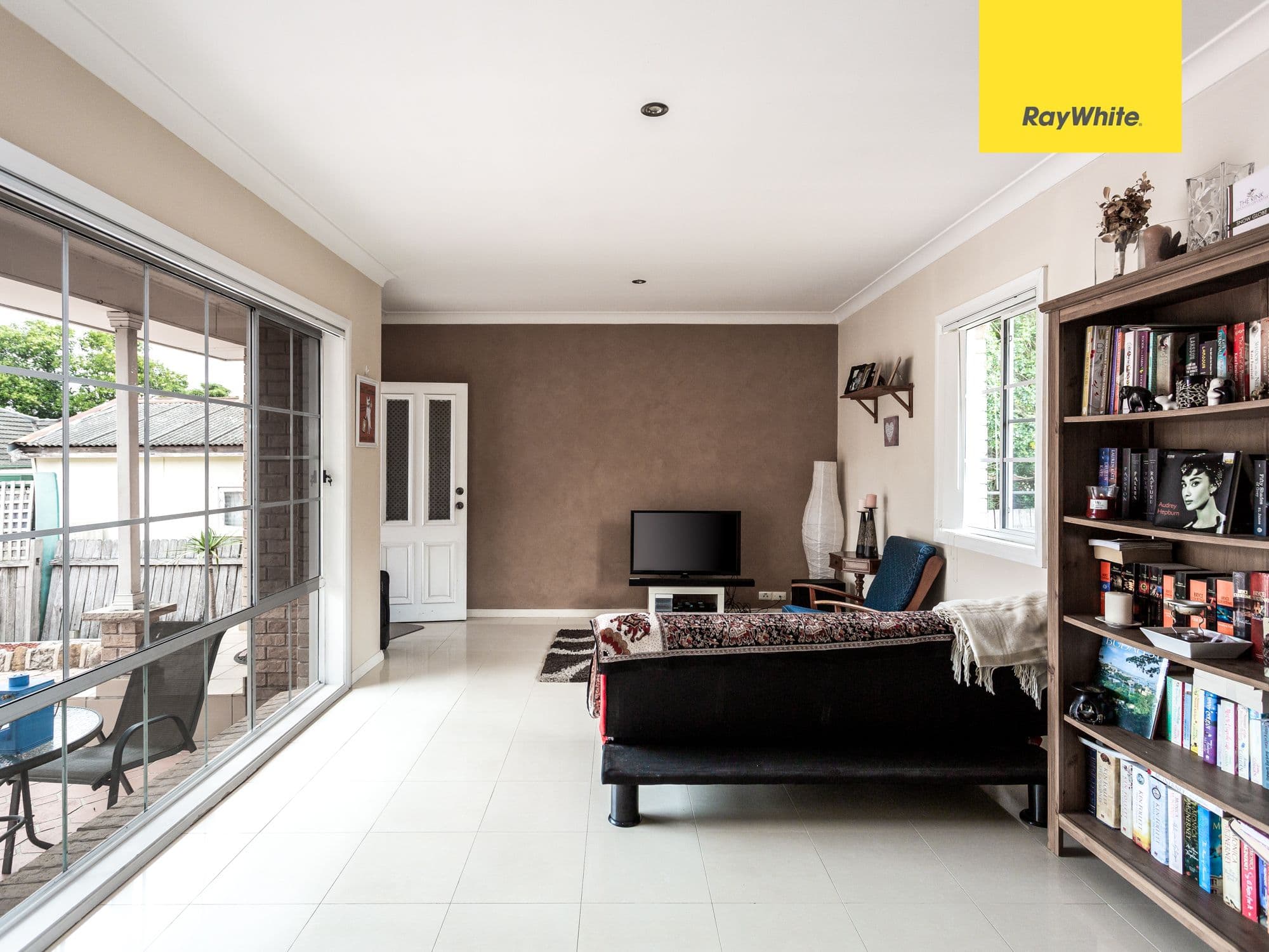 12 Basil Street, Riverwood - Thumbnail 2
