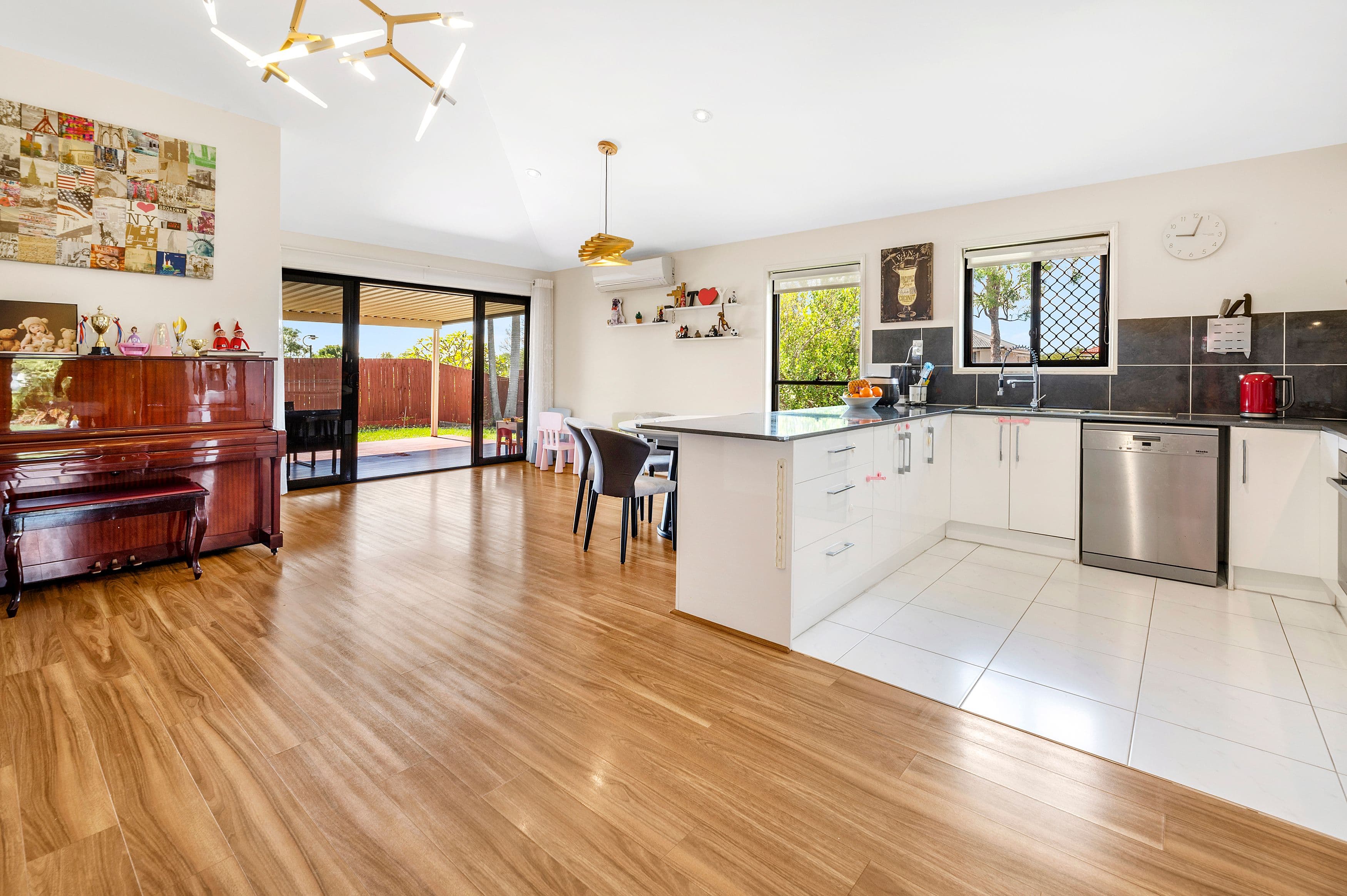 15 Valda Avenue, Coomera QLD 4209, Coomera - Thumbnail 7