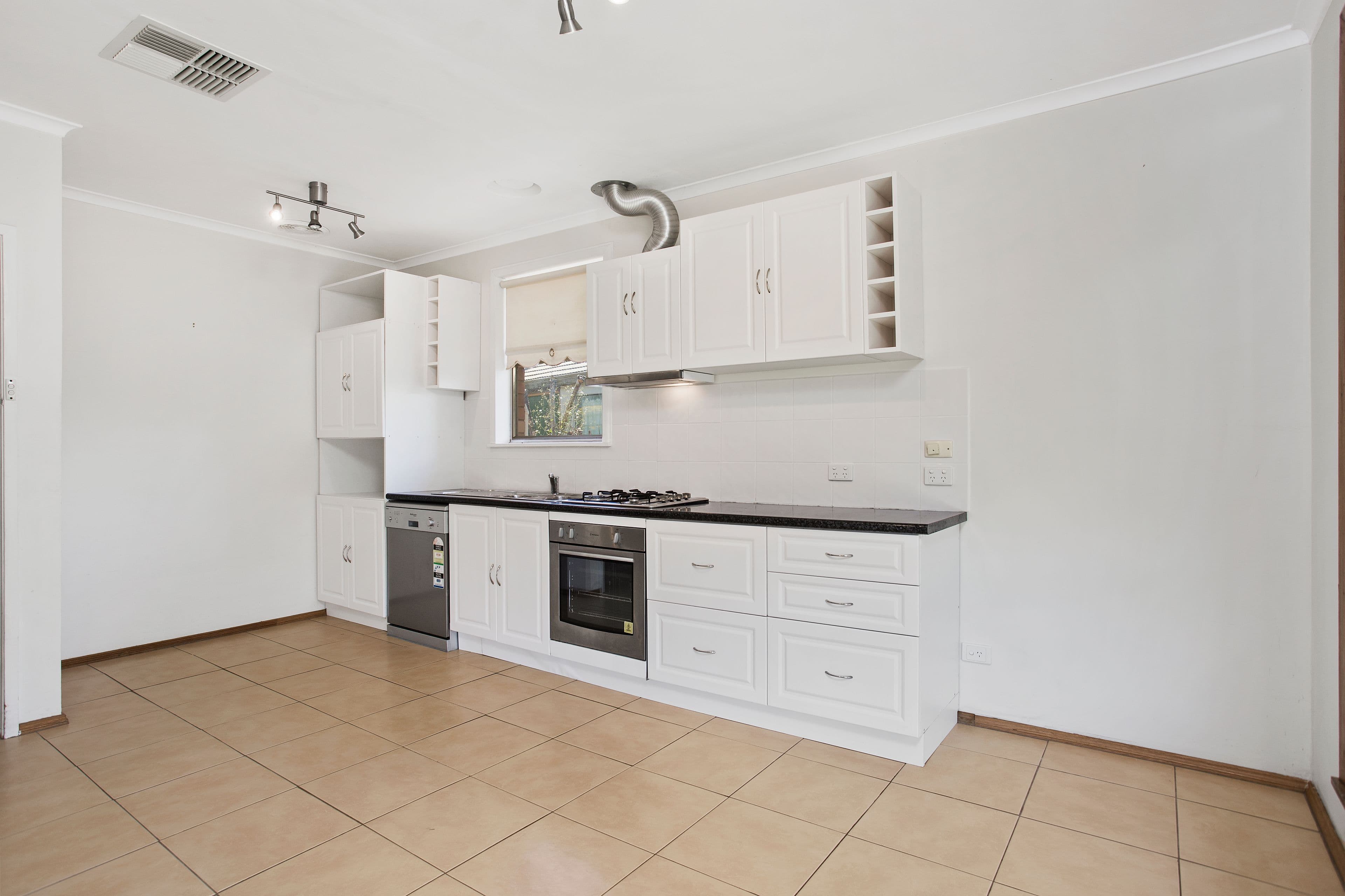 10 Dunstan Street, Wodonga VIC 3690, Wodonga - Thumbnail 3