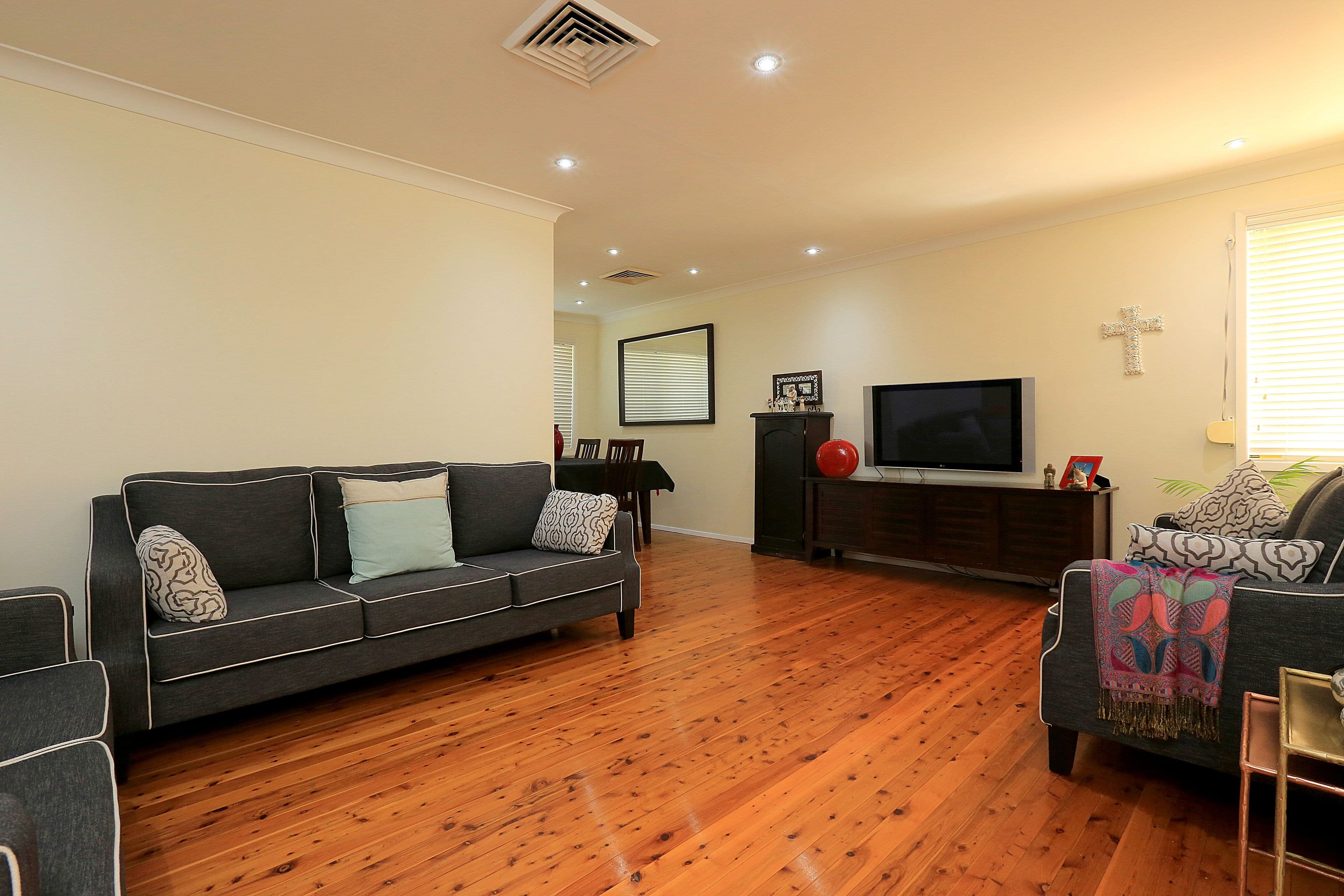 35 Sturt Avenue, Georges Hall - Thumbnail 2