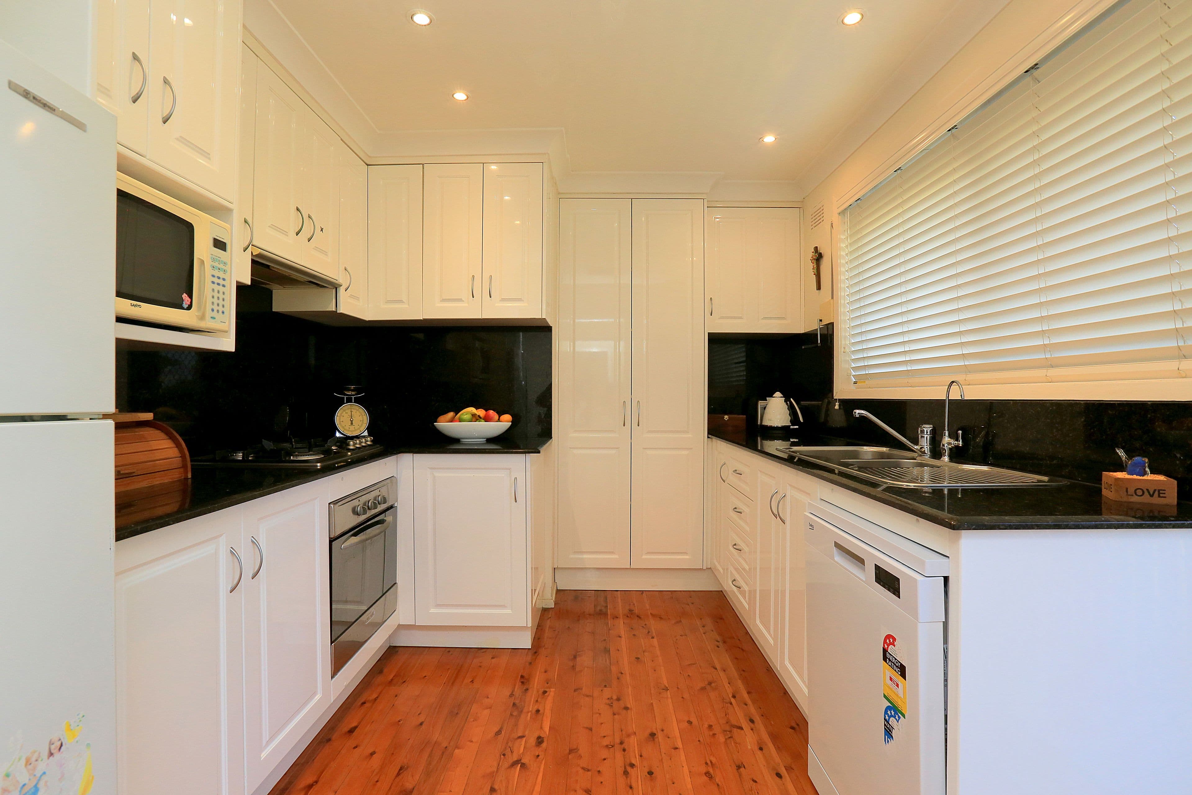 35 Sturt Avenue, Georges Hall - Thumbnail 3