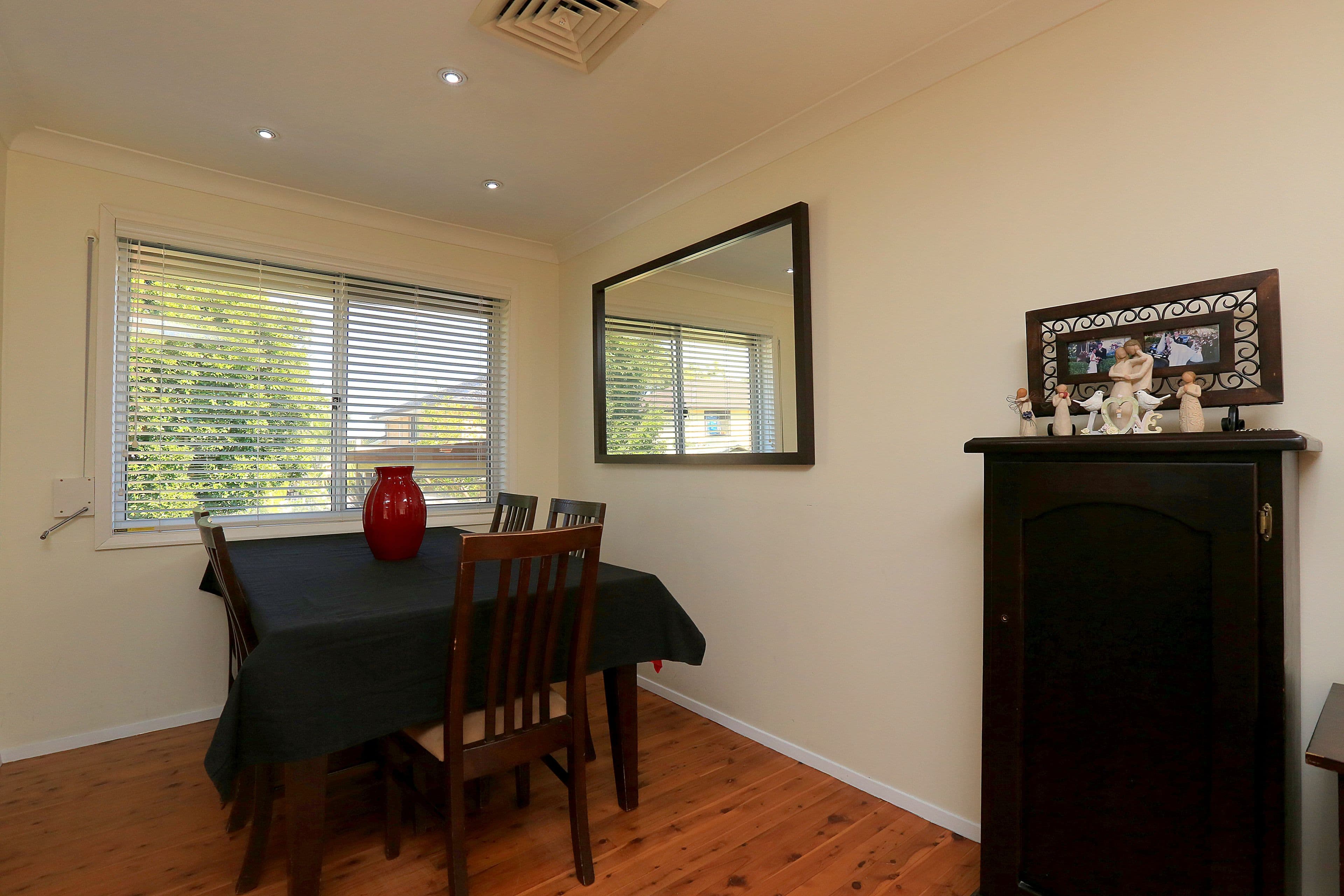 35 Sturt Avenue, Georges Hall - Thumbnail 4