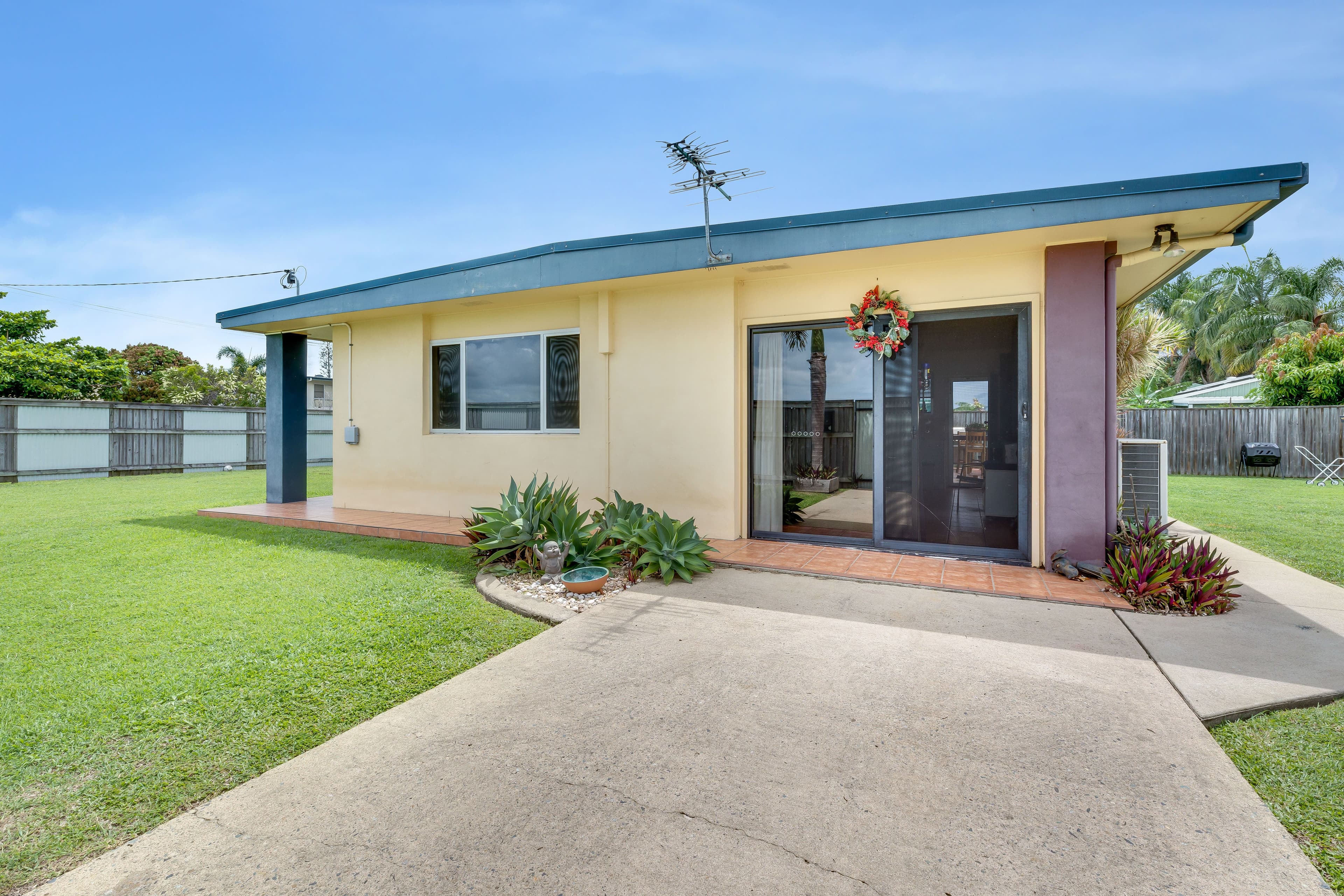 25 Dennis Street, South Mackay QLD 4740, South Mackay - Thumbnail 2