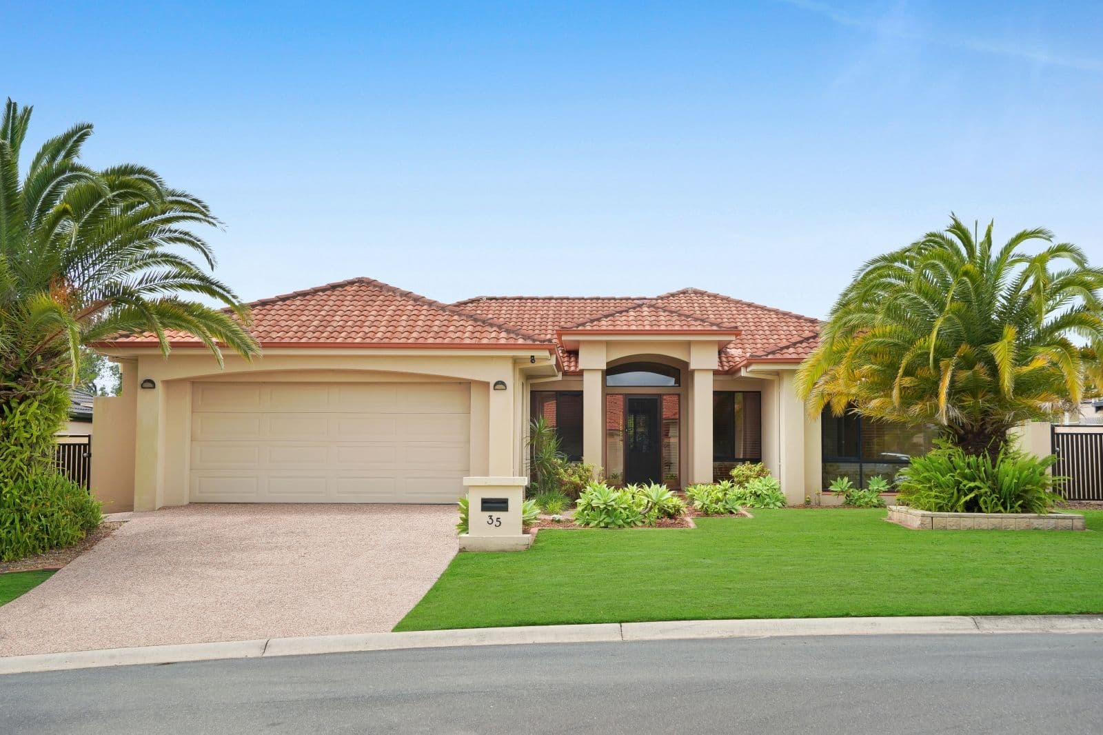 35 Nottinghill Gate Drive, Arundel QLD 4214, Arundel - Image 1