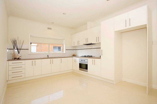4 Elsey Road, RESERVOIR VIC 3073, Reservoir - Thumbnail 2