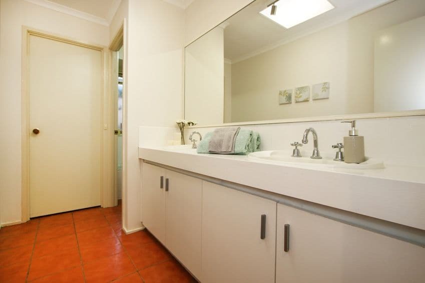 11 Walsh Avenue, SCORESBY VIC 3179, Scoresby - Thumbnail 6