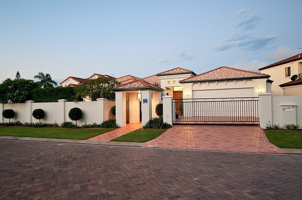 5 St Martin Place, Clear Island Waters QLD 4226, Clear Island Waters - Thumbnail 2
