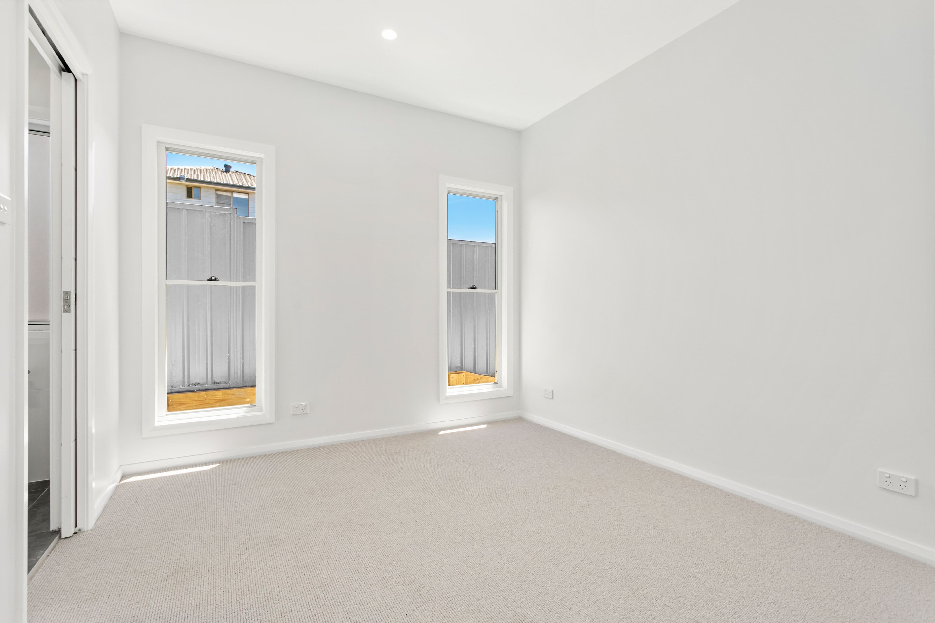 92 Fisher Street, Oak Flats - Thumbnail 8