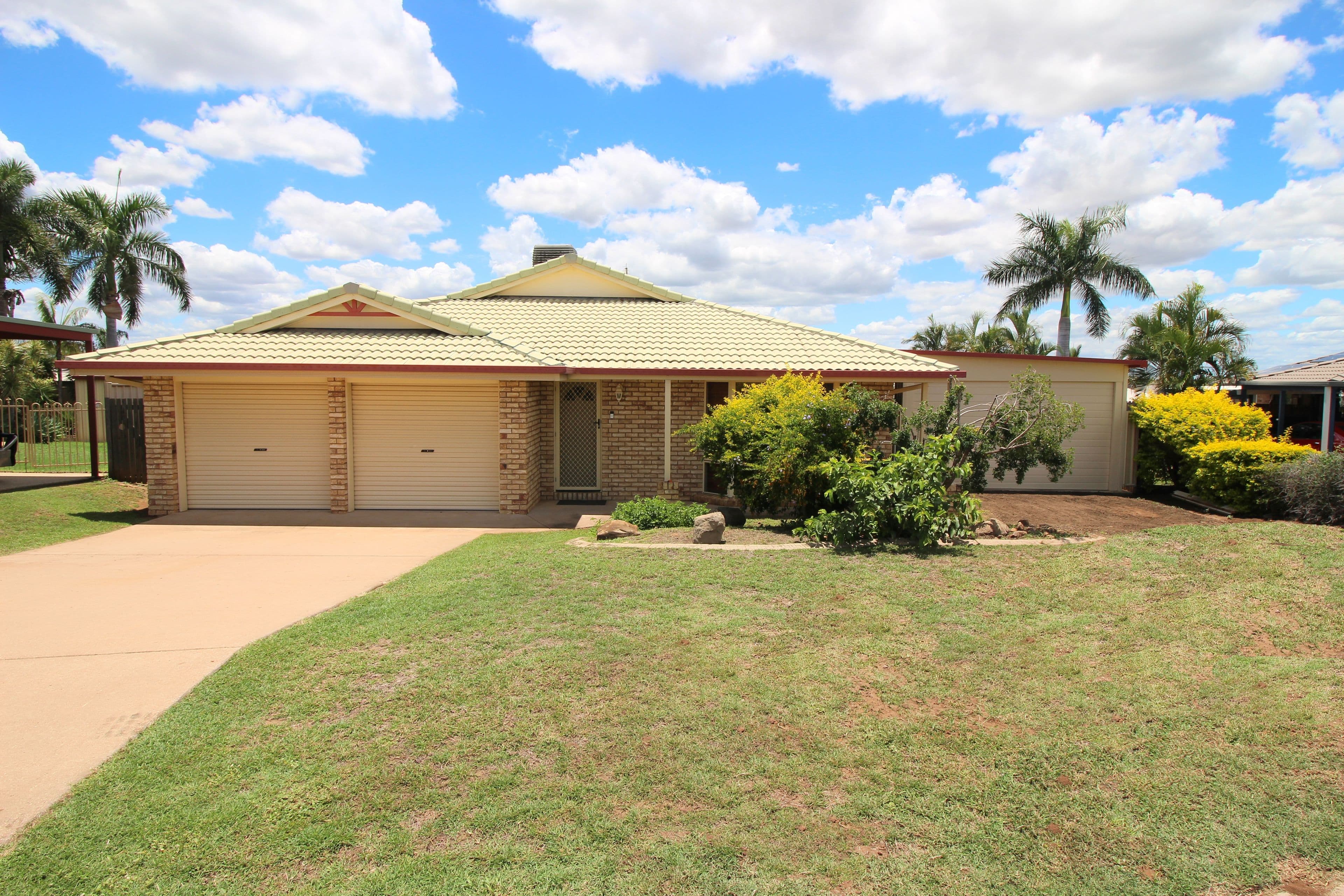 18 Jeppesen Drive, Emerald QLD 4720, Emerald - Thumbnail 2