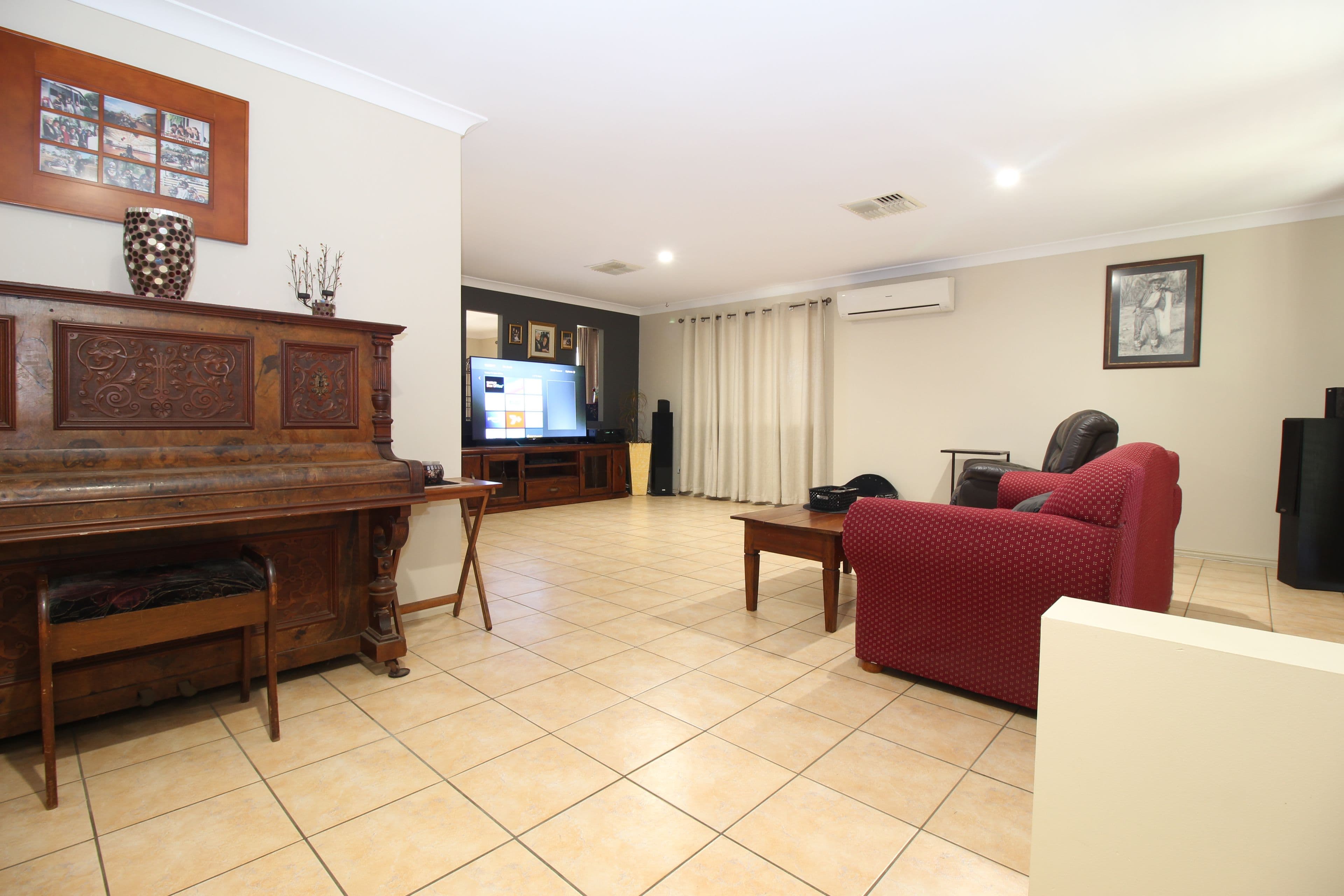 18 Jeppesen Drive, Emerald QLD 4720, Emerald - Thumbnail 3