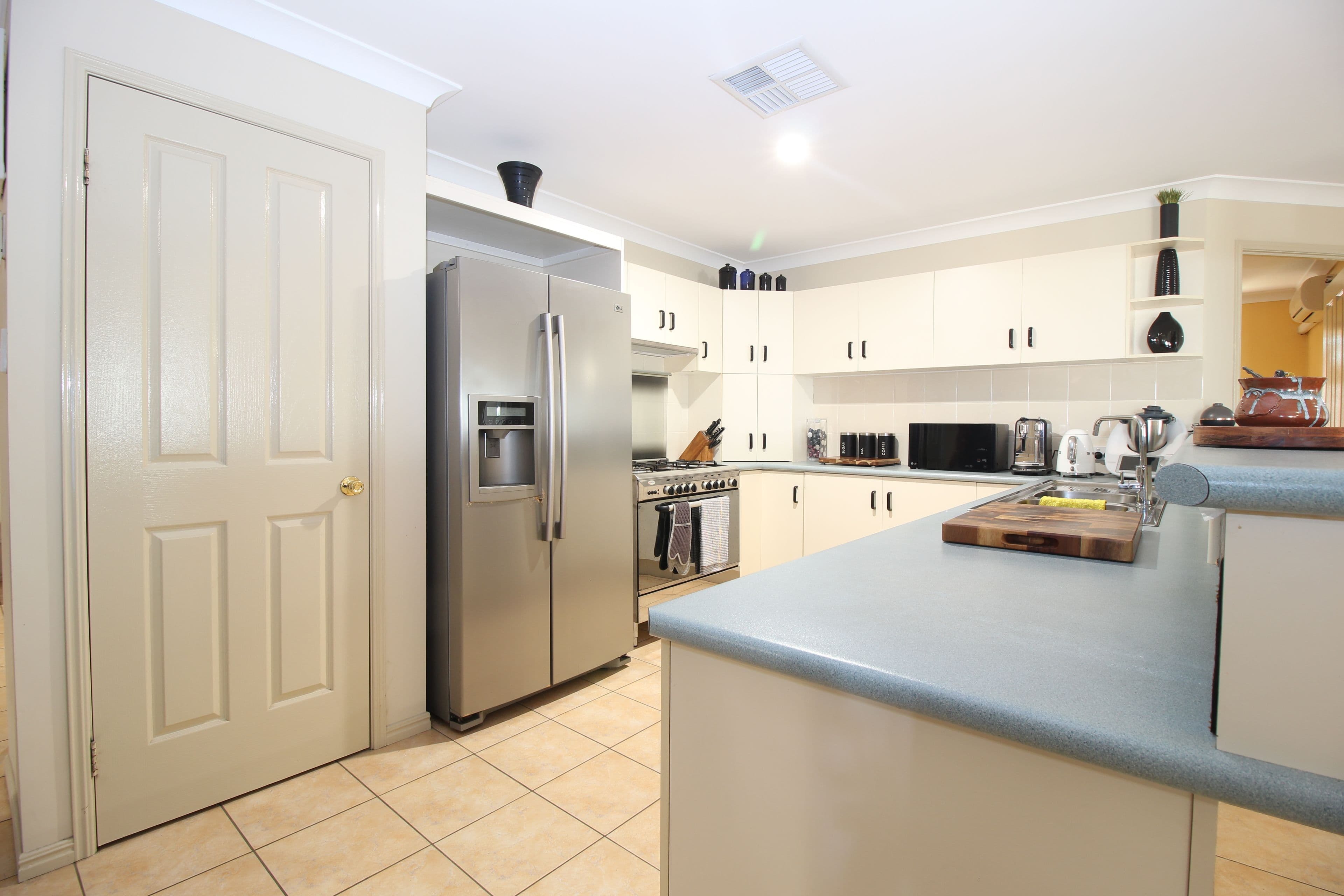 18 Jeppesen Drive, Emerald QLD 4720, Emerald - Thumbnail 7
