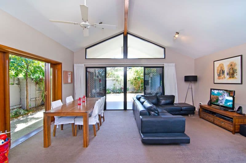 100 Cypress Terrace, PALM BEACH QLD 4221, Palm Beach - Thumbnail 2