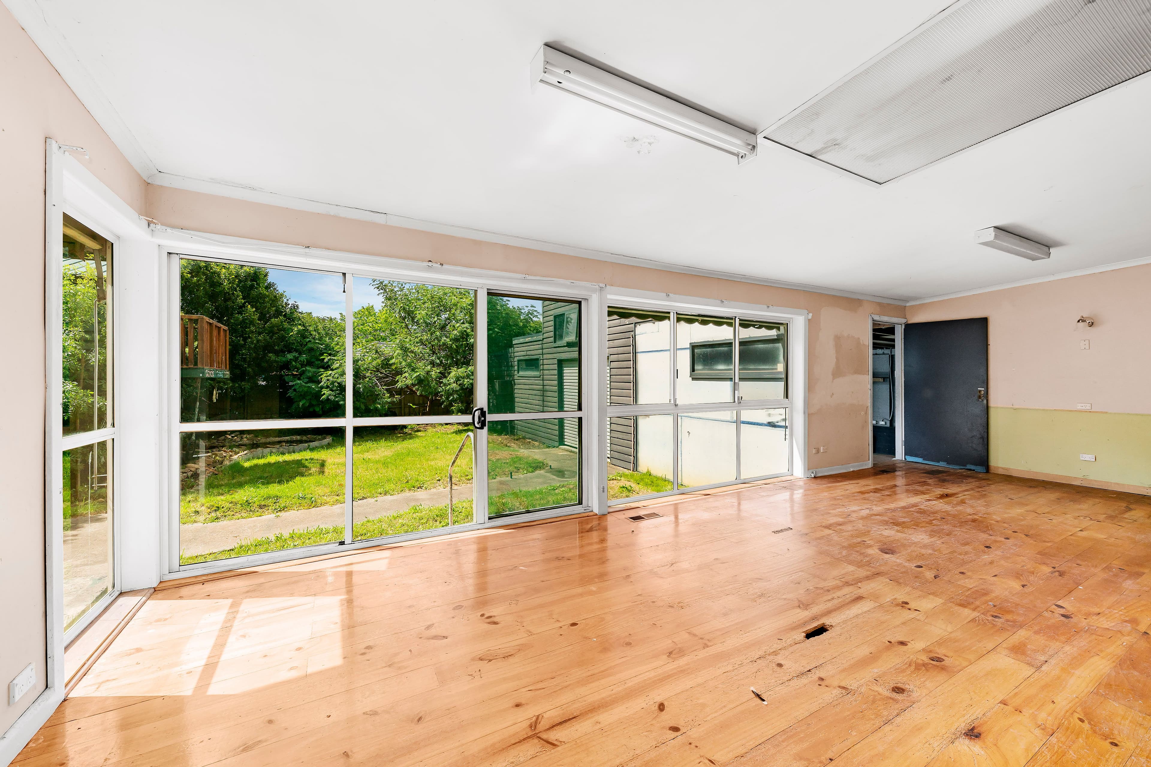 2 Inez Avenue, Ringwood VIC 3134, Ringwood - Thumbnail 2