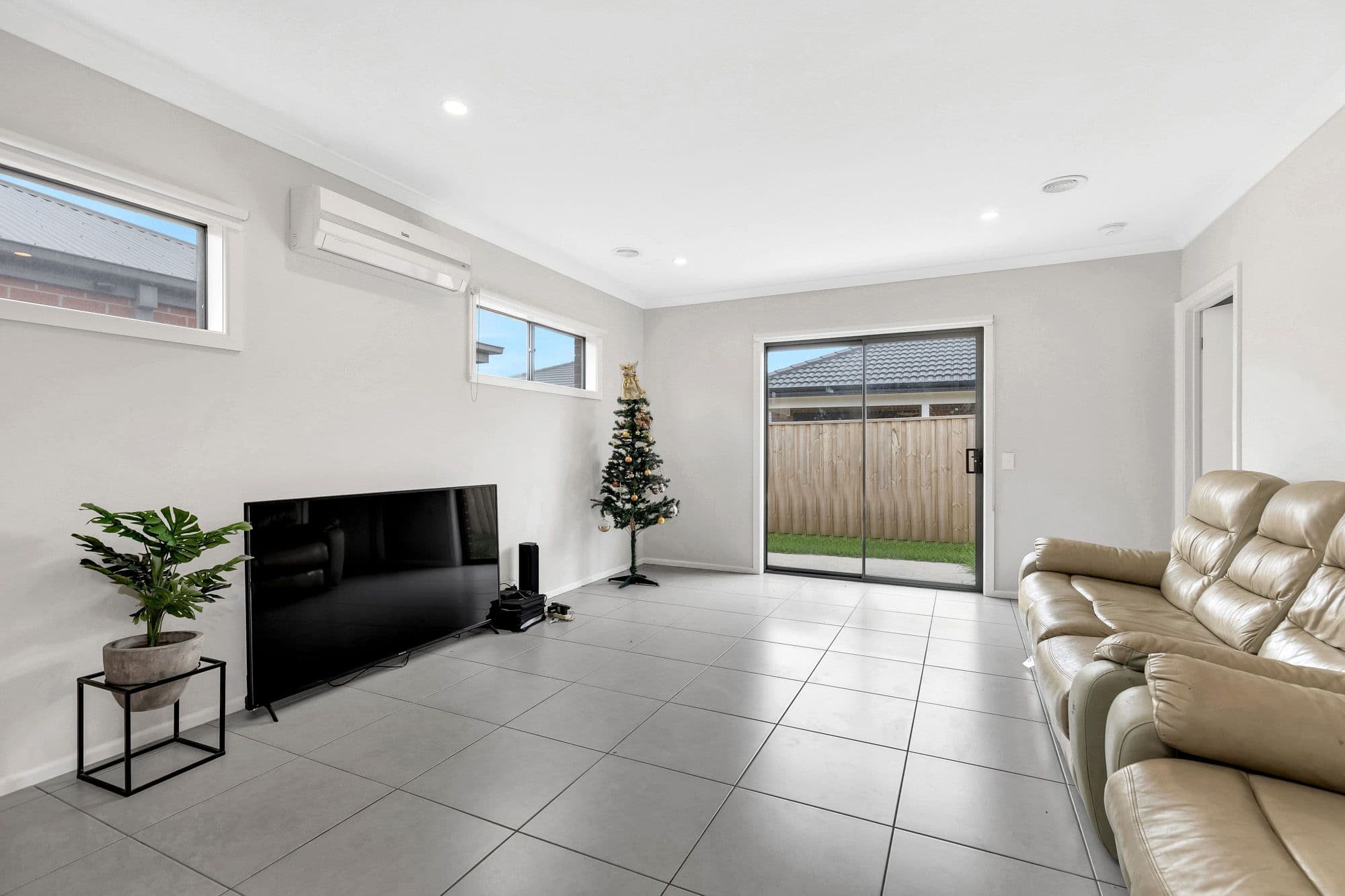 21 Hiskey Crescent, Werribee VIC 3030, Werribee - Thumbnail 3