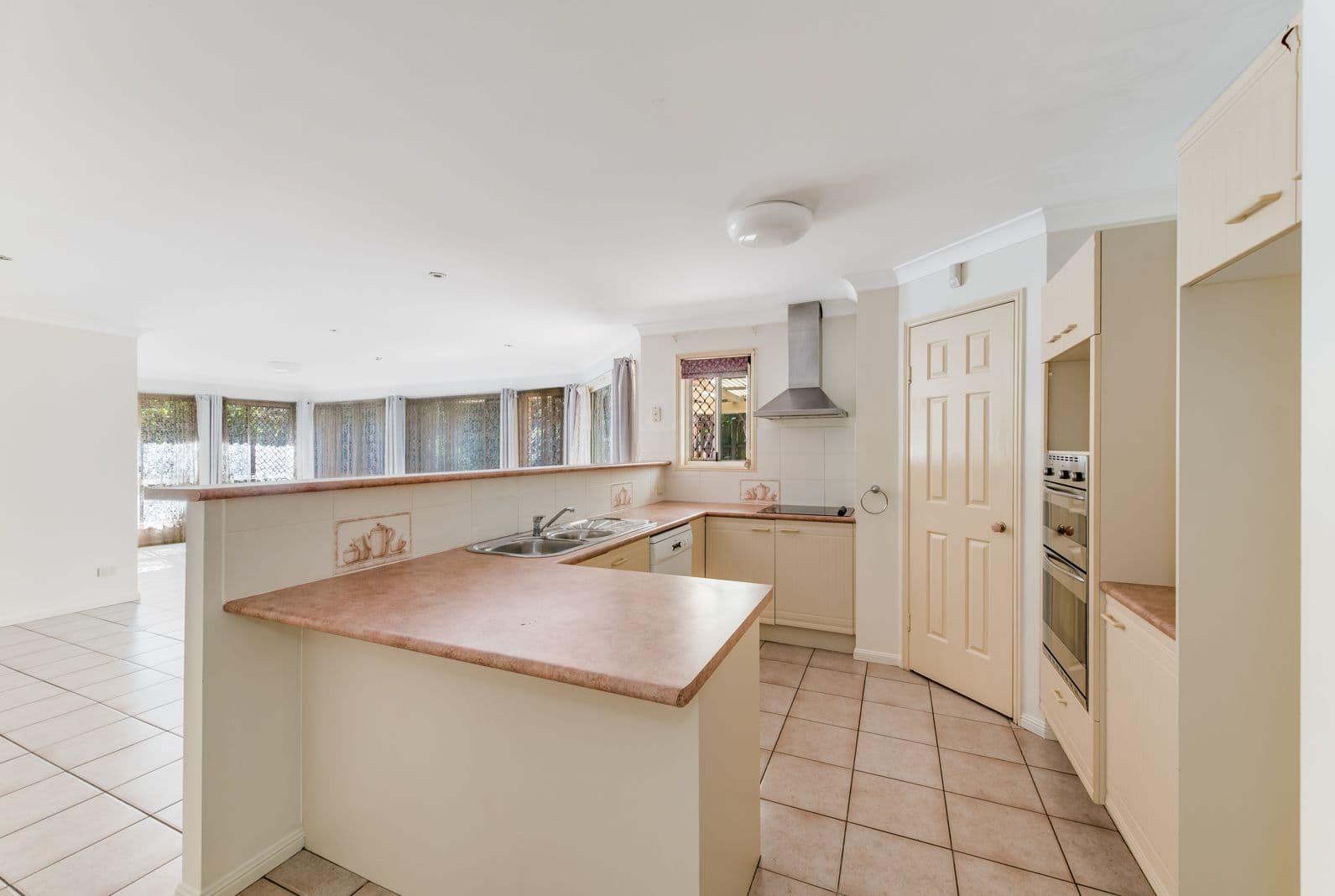 1 Hereford Crescent, Carindale QLD 4152, Carindale - Thumbnail 5