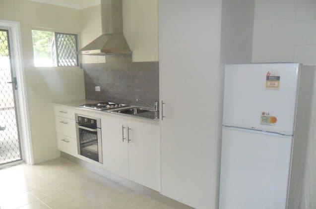 31 Miles Street, Manoora QLD 4870, Manoora - Thumbnail 2