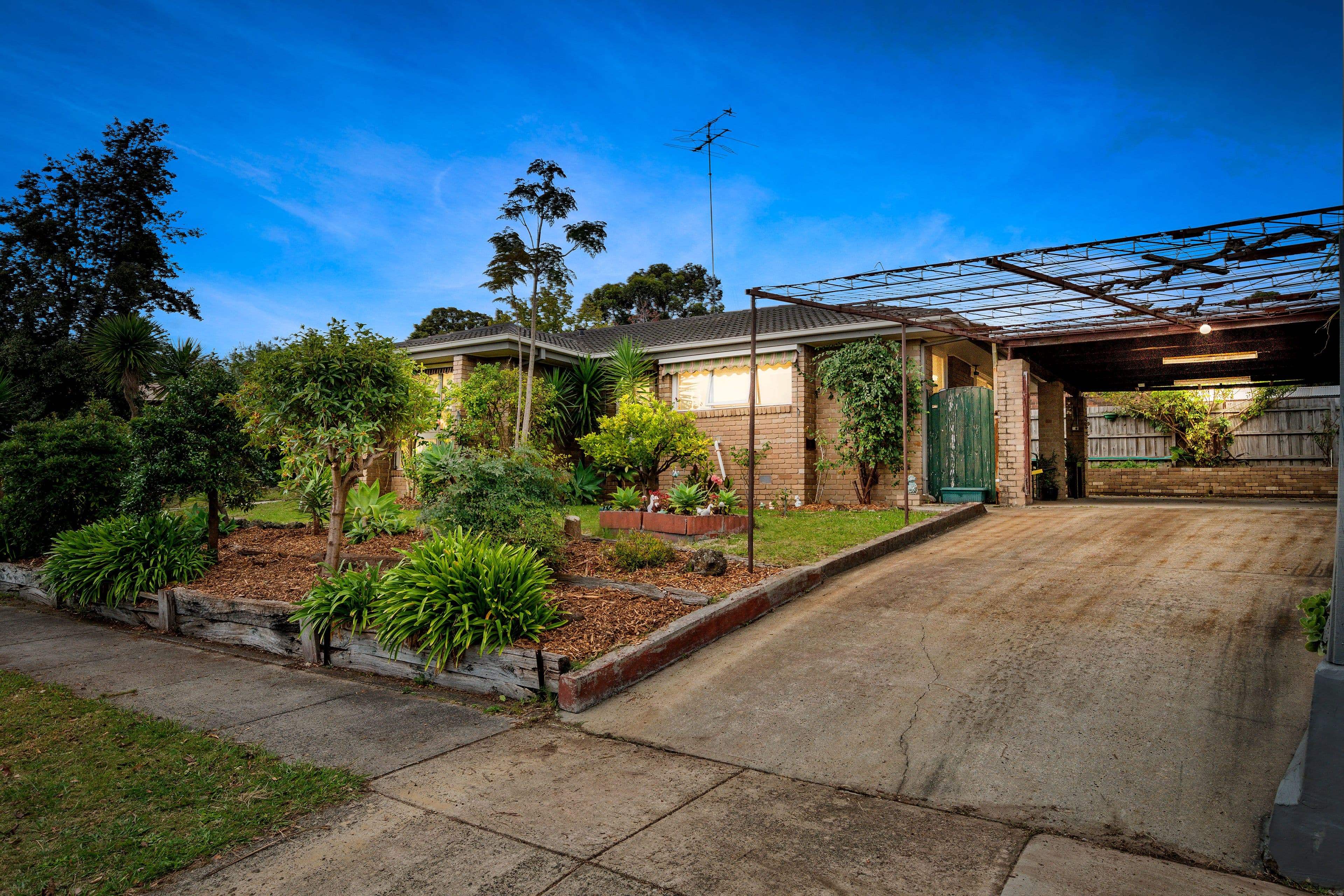 16 Nicholson Close, Endeavour Hills VIC 3802, Endeavour Hills - Image 1