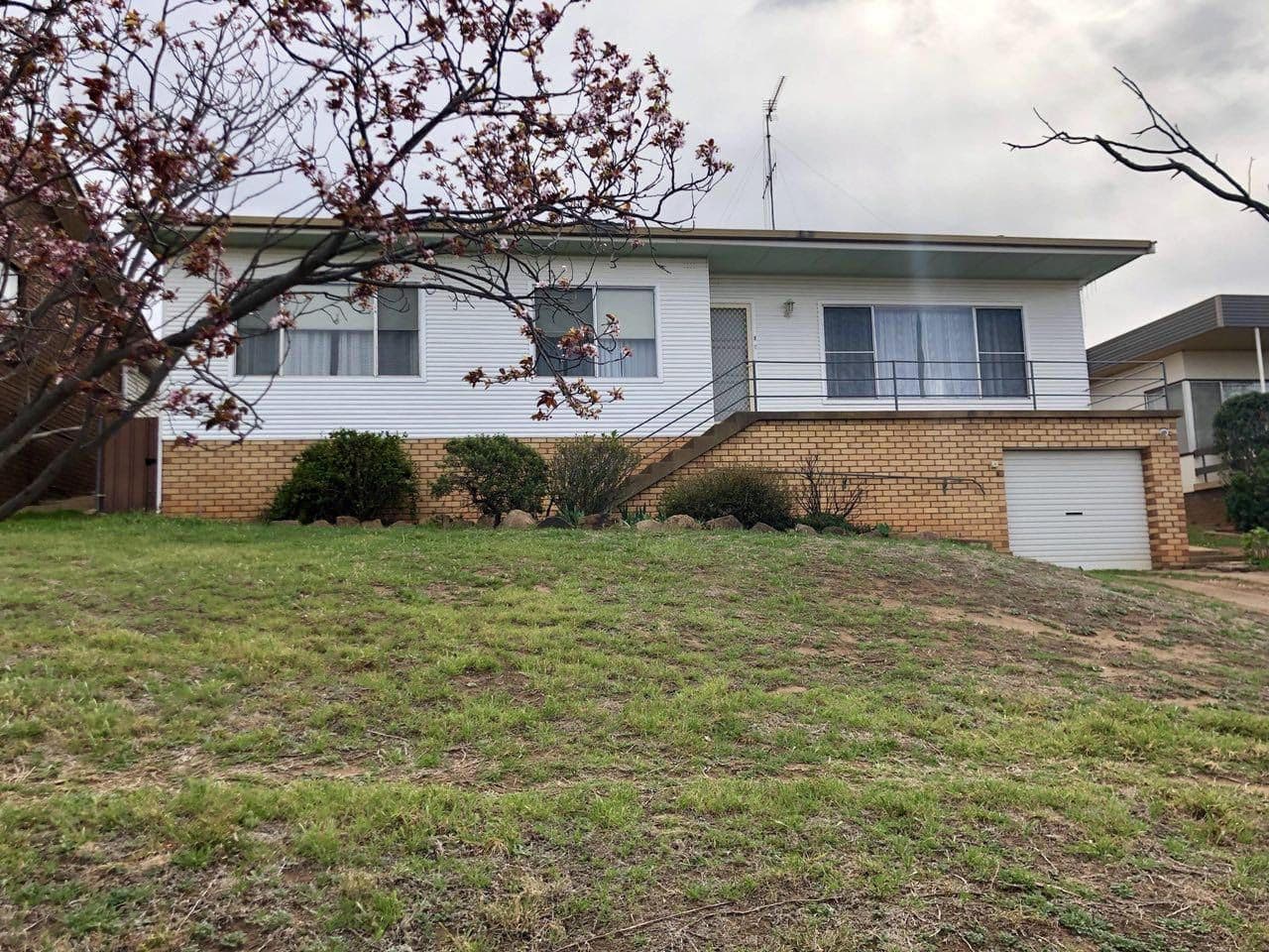 8 Panorama Crescent, Parkes - Image 1