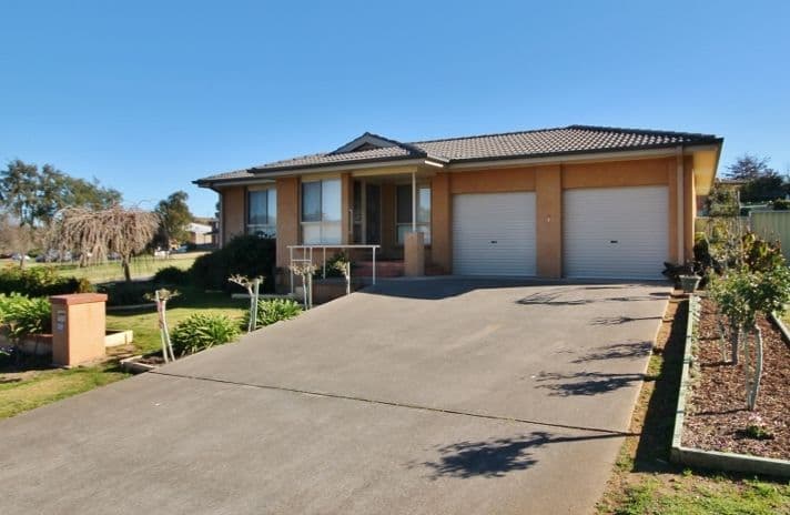 28 McNarry Place, YOUNG NSW 2594, Young - Image 1