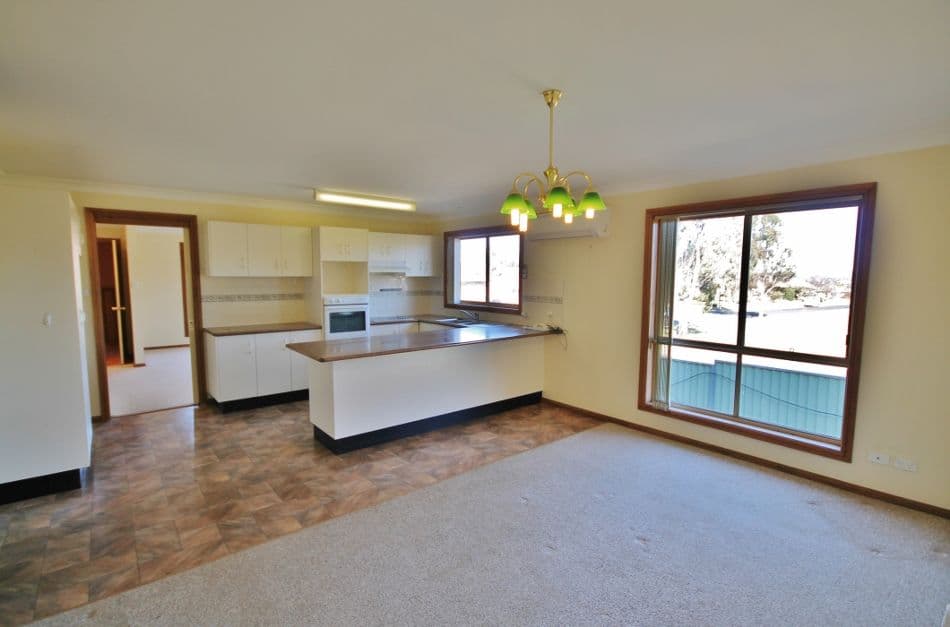 28 McNarry Place, YOUNG NSW 2594, Young - Thumbnail 3