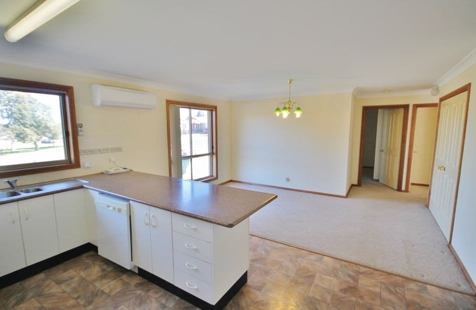 28 McNarry Place, YOUNG NSW 2594, Young - Thumbnail 6