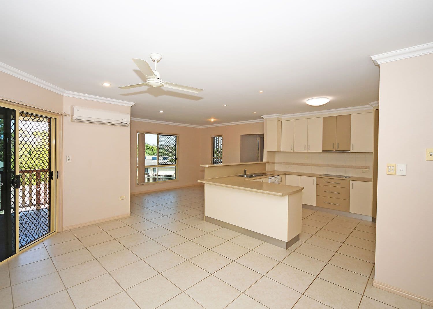27 Gundesen Drive, Urraween QLD 4655, Urraween - Thumbnail 4