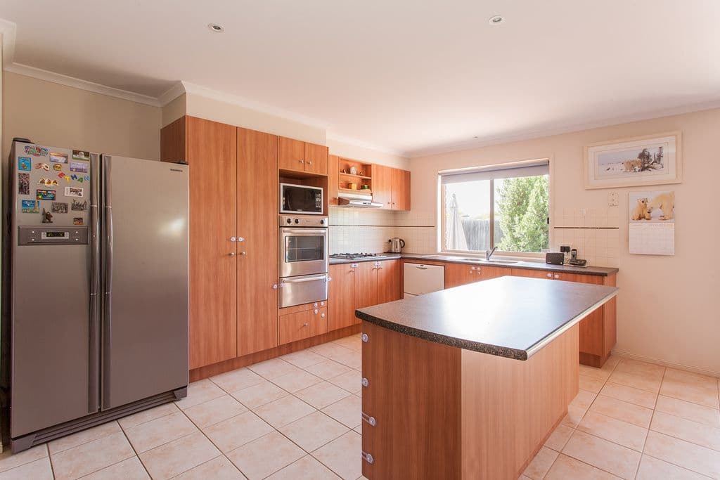 3 Lydeamore Place, Kurunjang VIC 3337, Kurunjang - Thumbnail 2