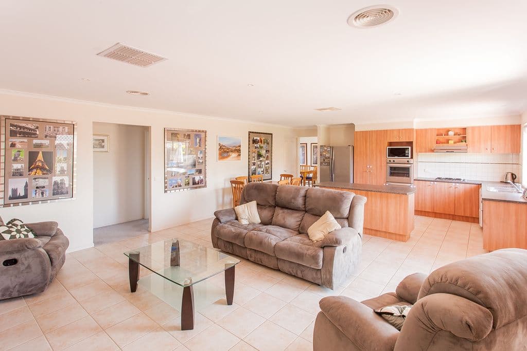 3 Lydeamore Place, Kurunjang VIC 3337, Kurunjang - Thumbnail 4