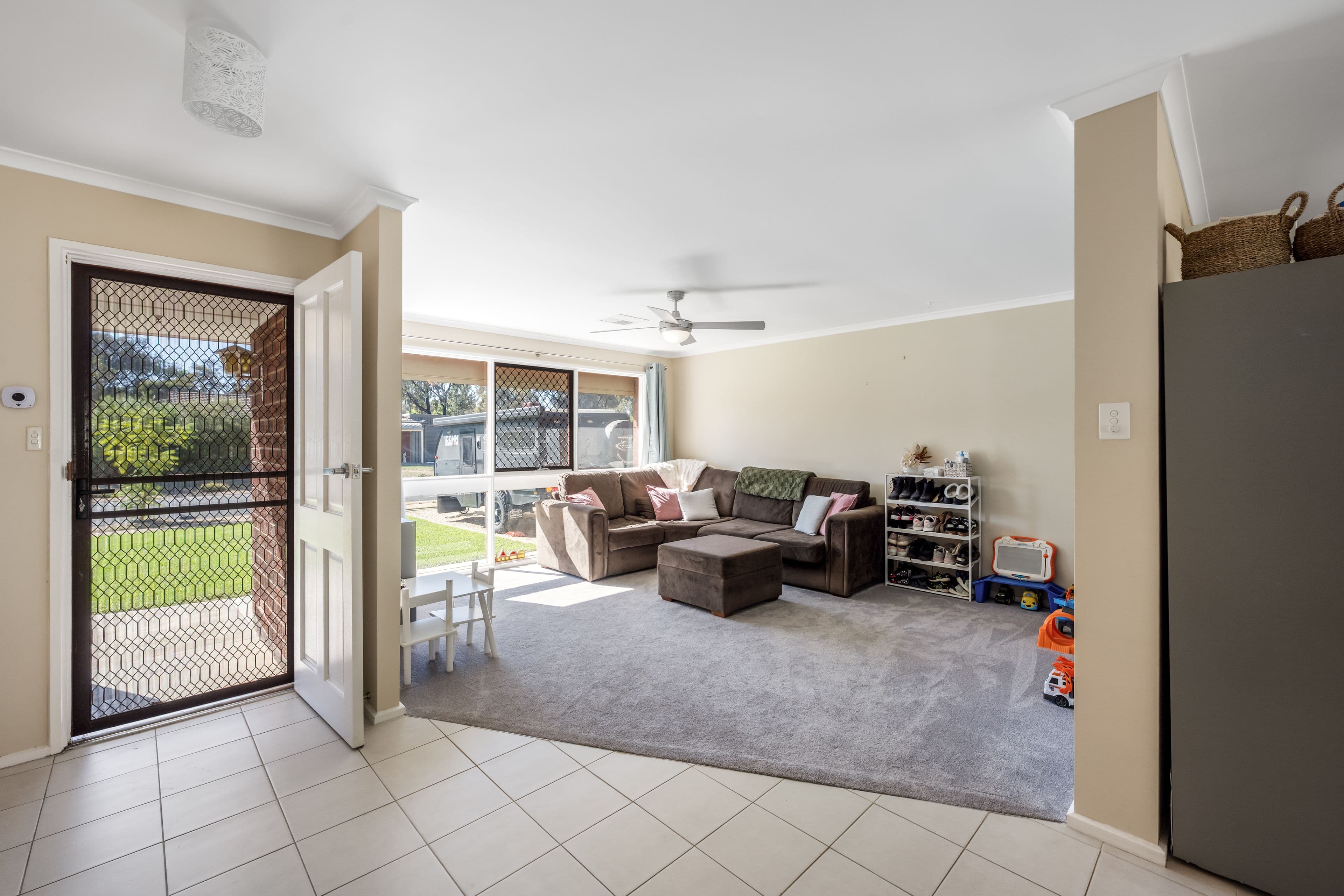 16 Mulholland Avenue, Salisbury North SA 5108, Salisbury North - Thumbnail 3