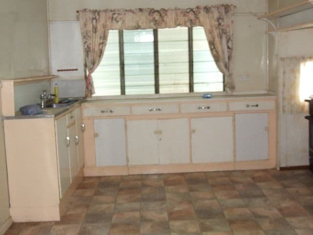 11 Orchid Street, BLACKALL QLD 4472, Blackall - Thumbnail 3