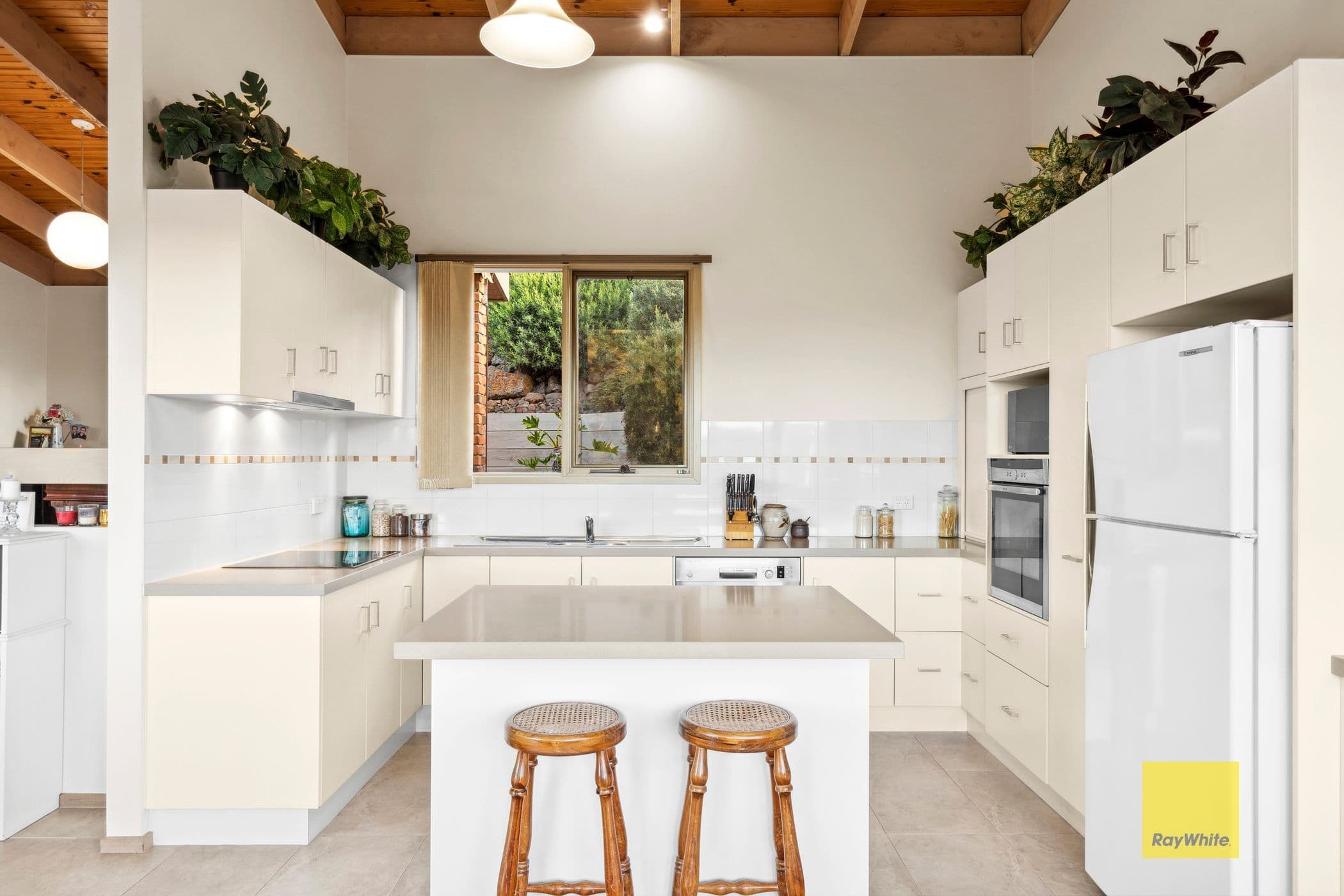 5 Queens Park Road, Highton VIC 3216, Highton - Thumbnail 3