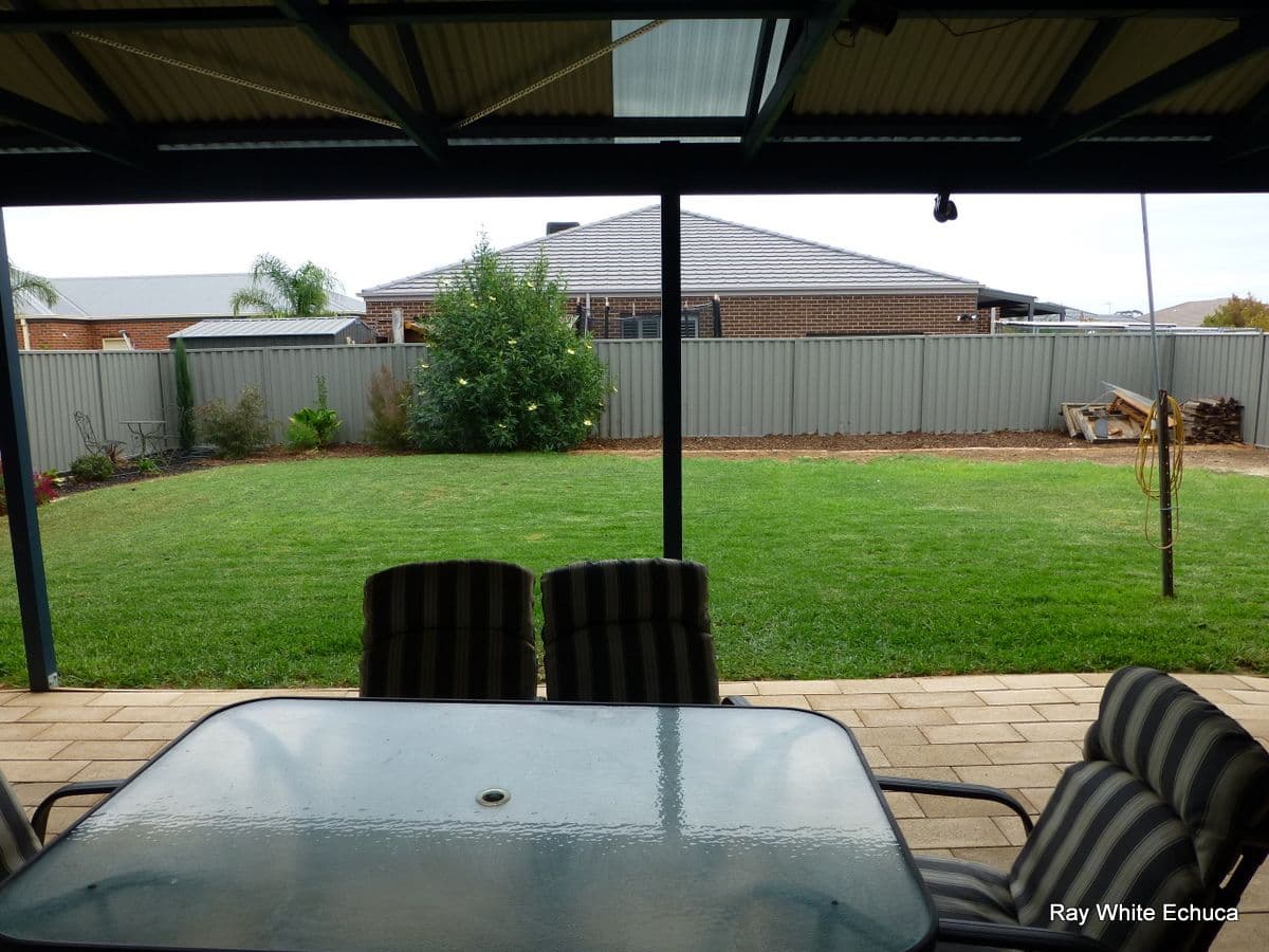 33 Sunset Avenue, ECHUCA VIC 3564, Echuca - Thumbnail 2