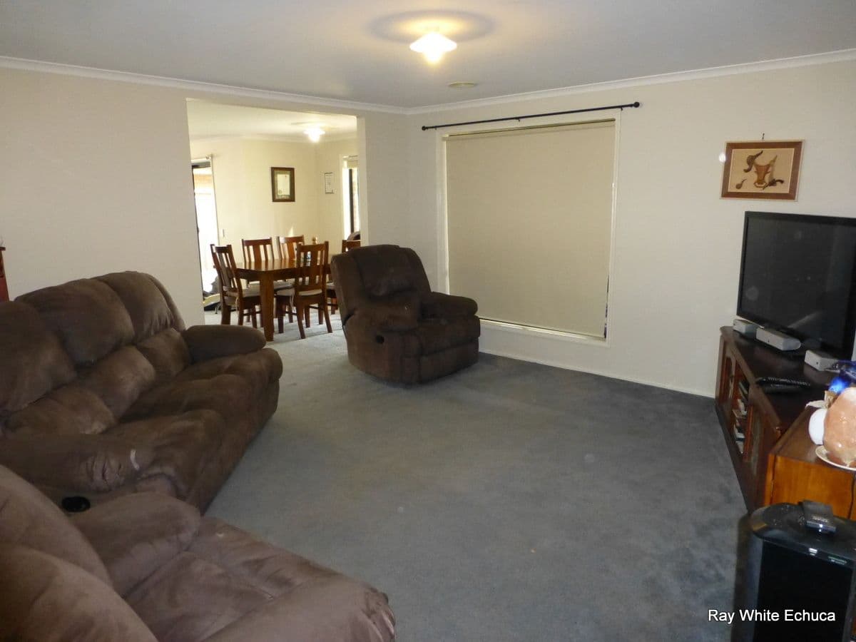 33 Sunset Avenue, ECHUCA VIC 3564, Echuca - Thumbnail 4