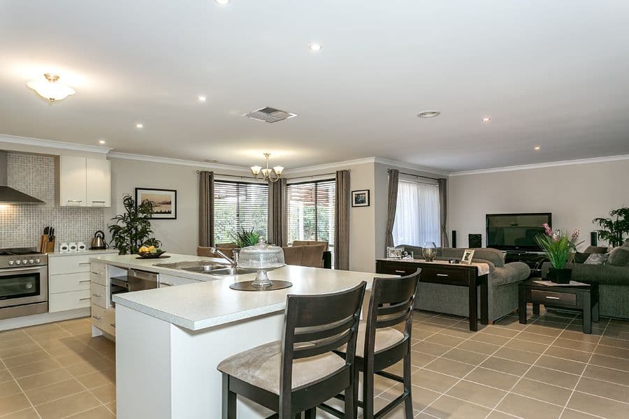 6 Stretton Drive, BROOKFIELD VIC 3338, Brookfield - Thumbnail 6
