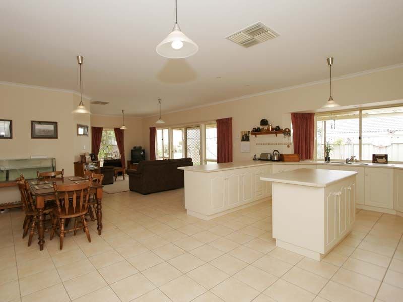 15 Apsley Court, PORT NOARLUNGA SA 5167, Port Noarlunga - Thumbnail 3