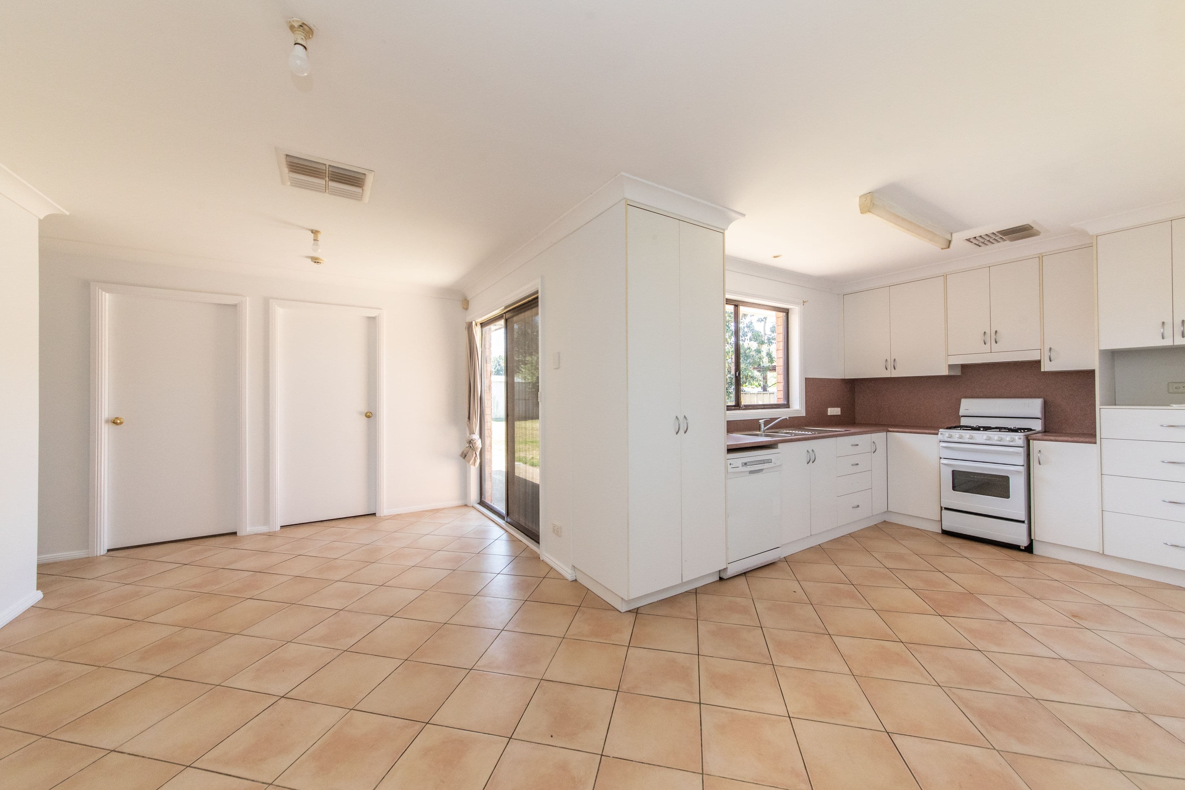 7 Bonner Crescent, Dubbo NSW 2830, Dubbo - Thumbnail 2