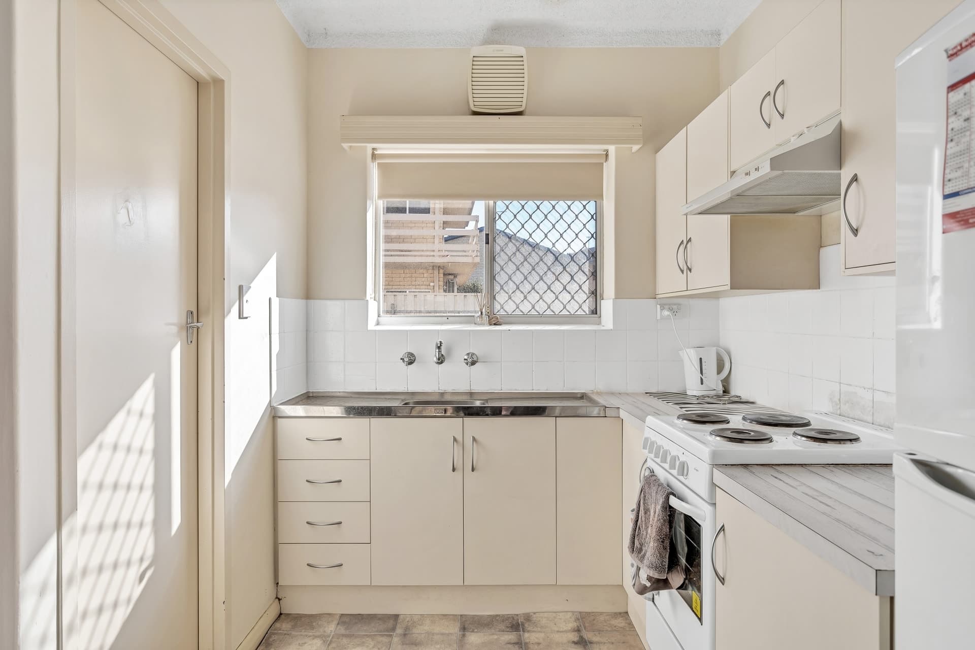 3/64 Military Road, West Beach - Thumbnail 2