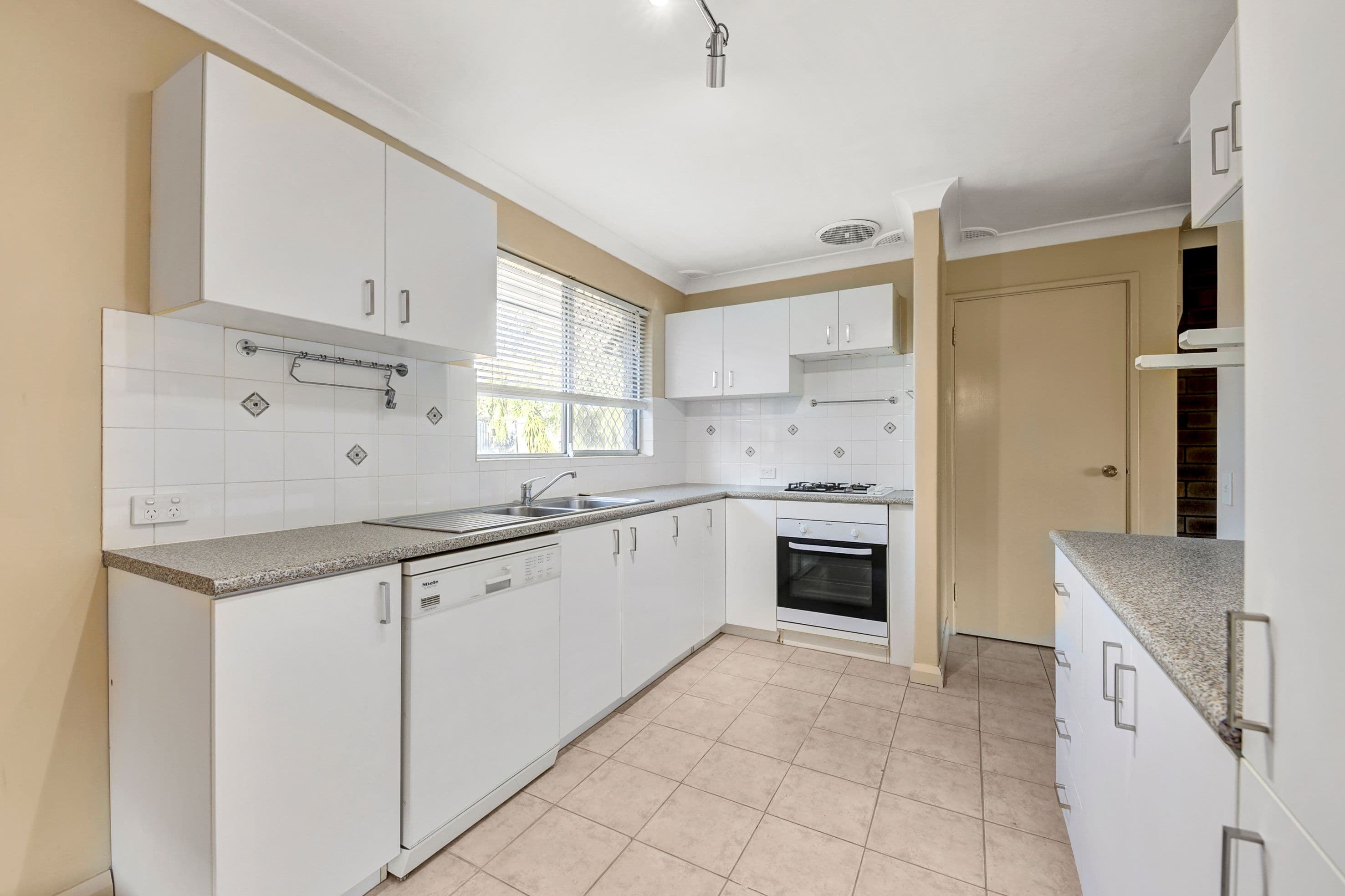 11 Cutter Crescent, Beldon WA 6027, Beldon - Thumbnail 2