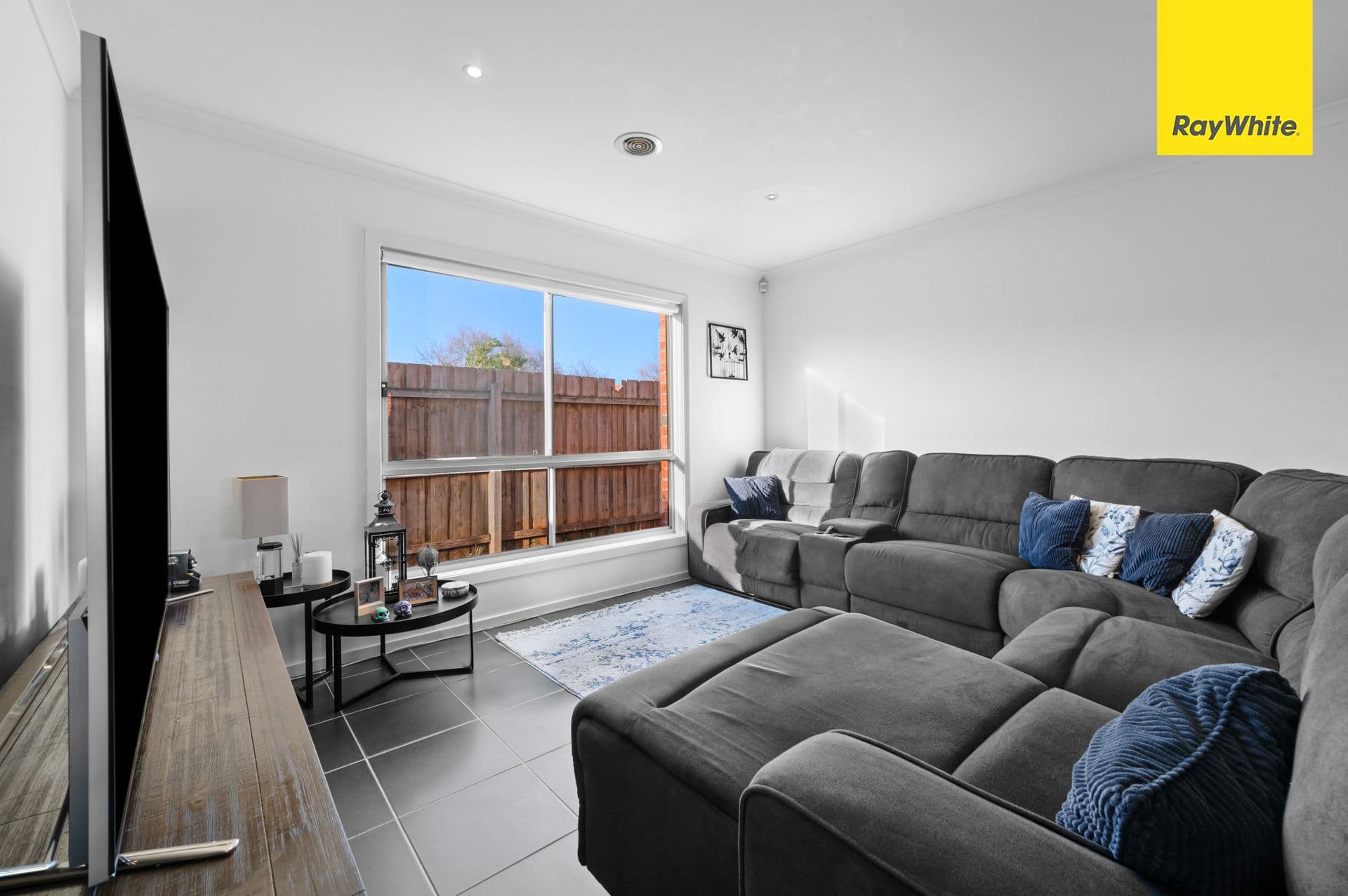 10 Birdswing Terrace, Melton South VIC 3338, Melton South - Thumbnail 4