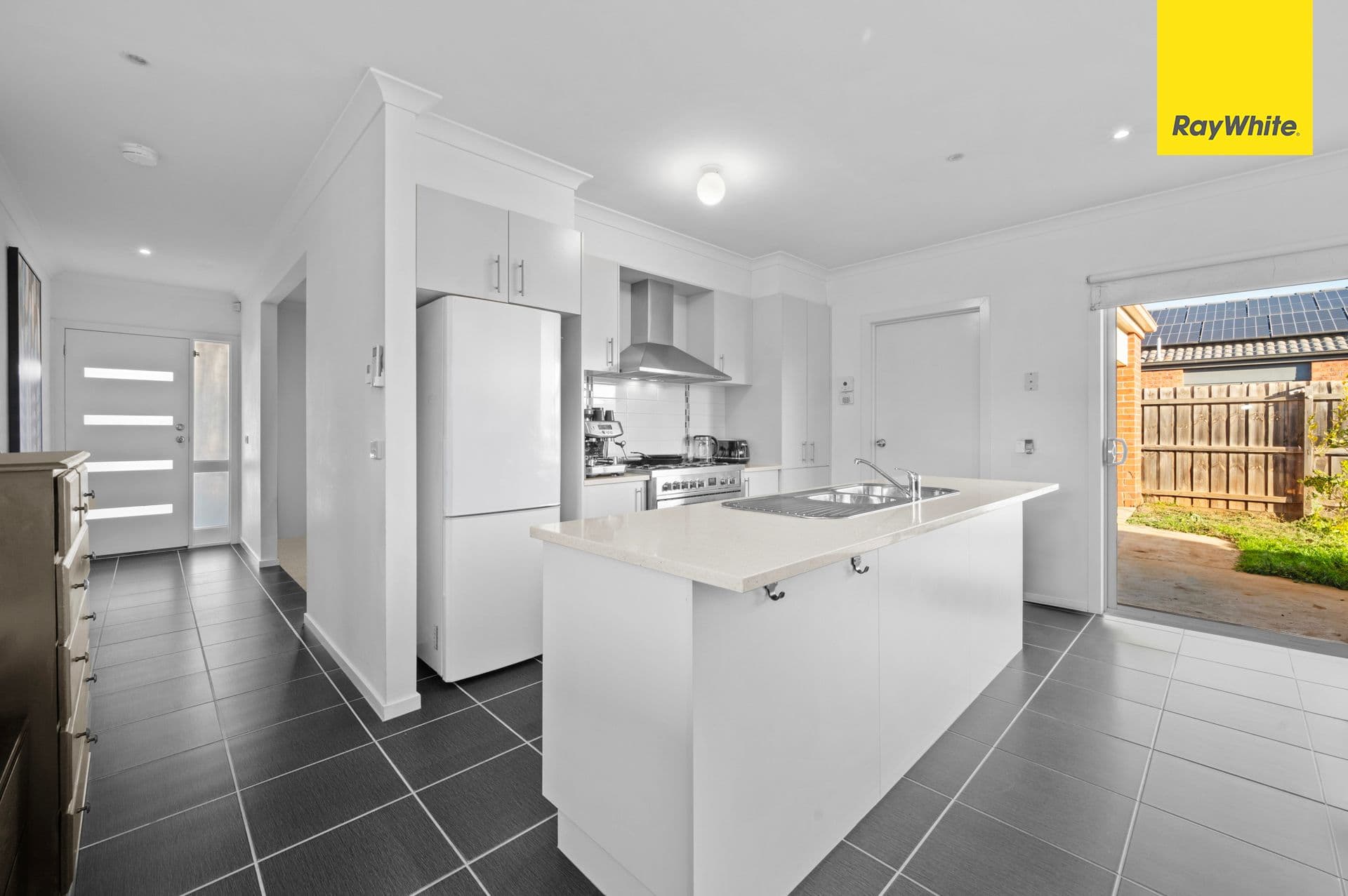 10 Birdswing Terrace, Melton South VIC 3338, Melton South - Thumbnail 6